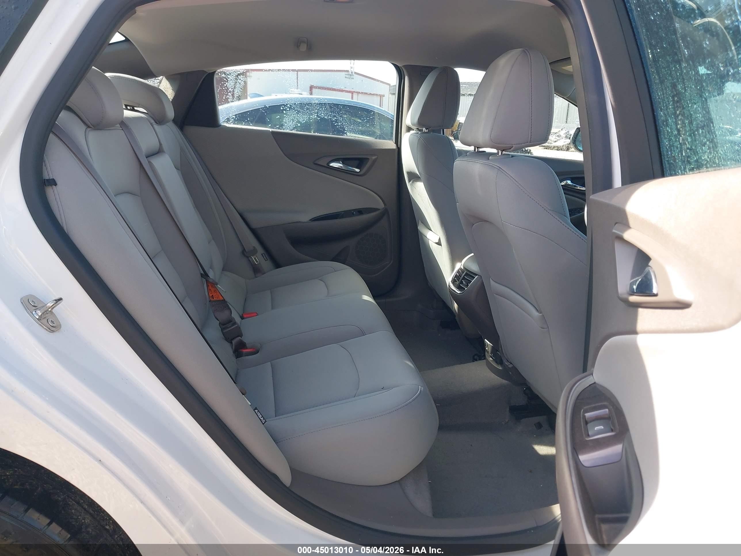 2018 Chevrolet Malibu Lt White vin: 1G1ZD5ST4JF288547