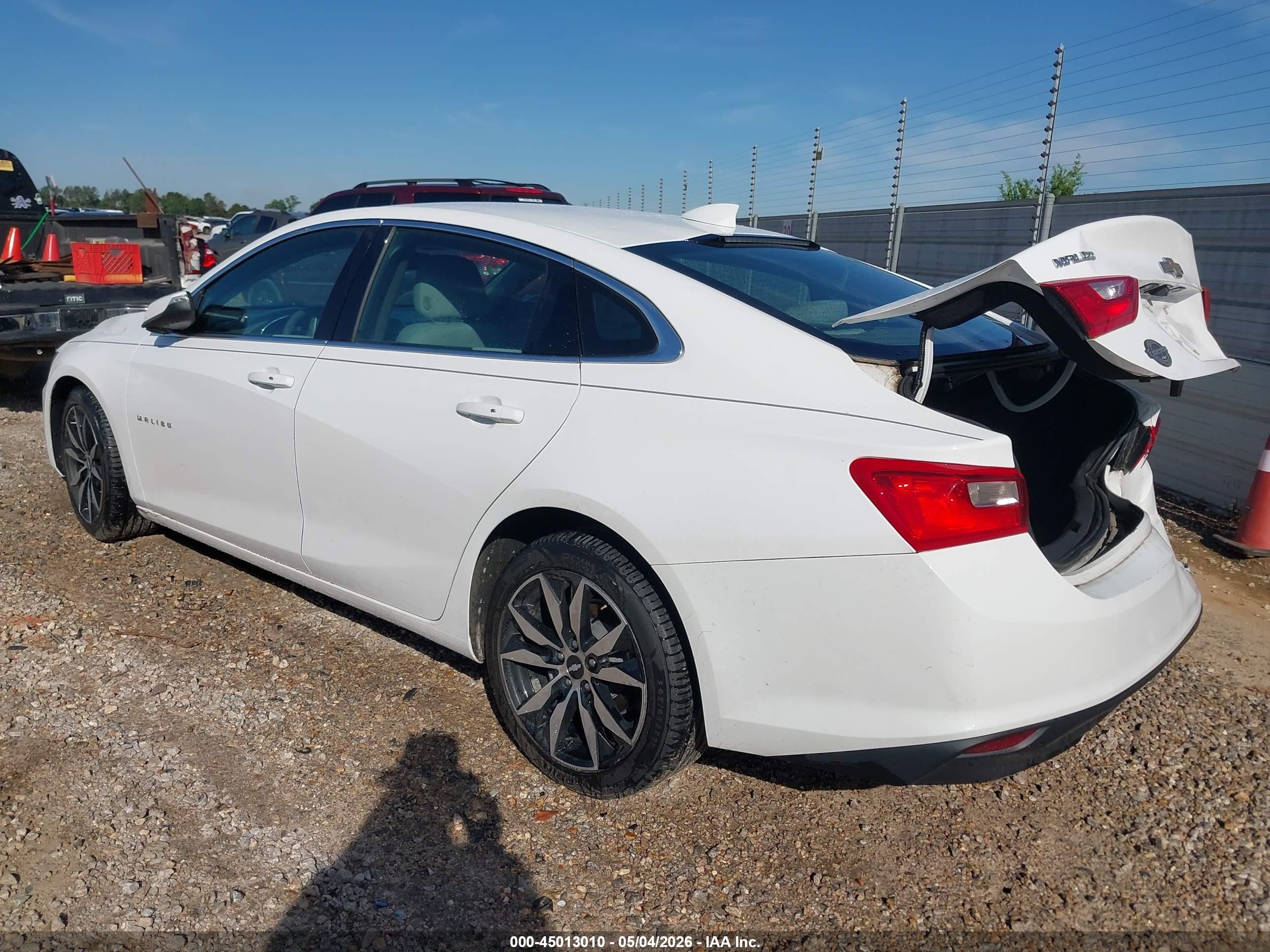 2018 Chevrolet Malibu Lt White vin: 1G1ZD5ST4JF288547