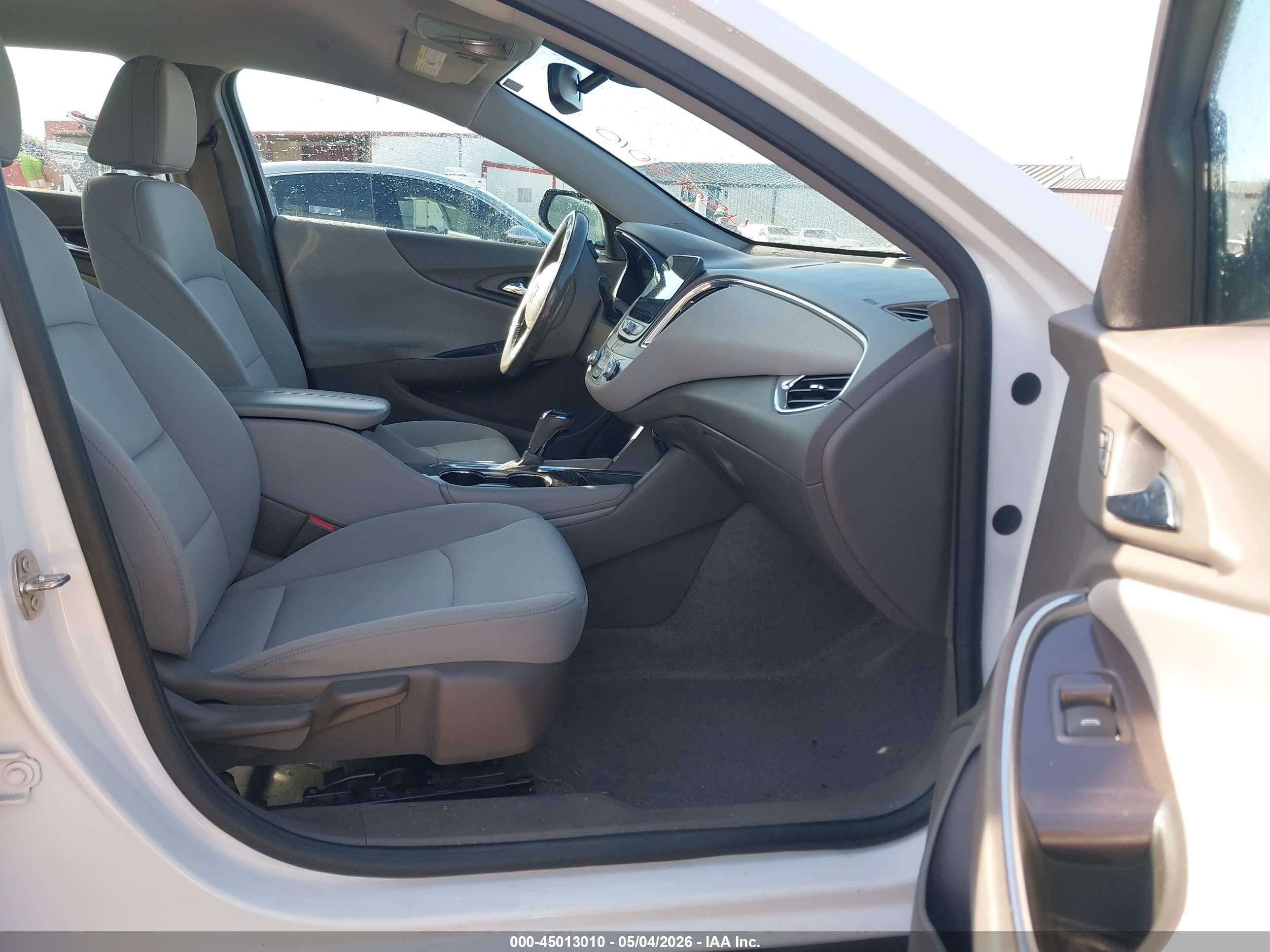 2018 Chevrolet Malibu Lt White vin: 1G1ZD5ST4JF288547