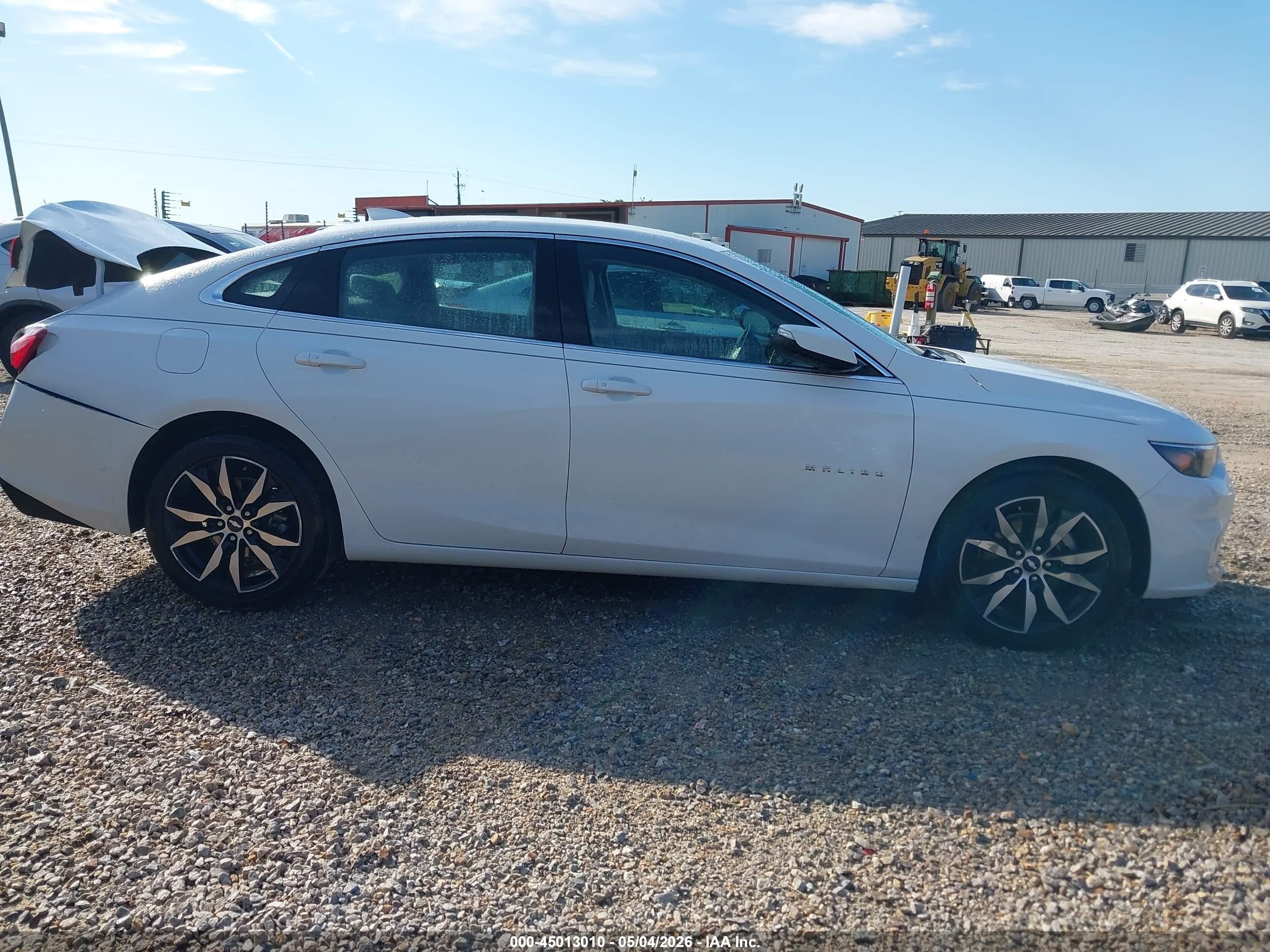 2018 Chevrolet Malibu Lt White vin: 1G1ZD5ST4JF288547