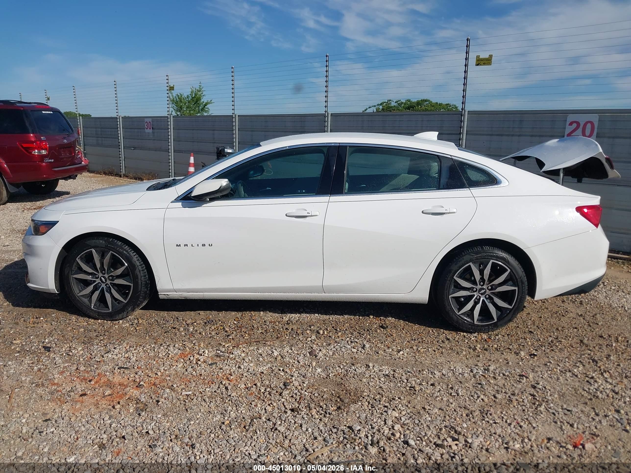 2018 Chevrolet Malibu Lt White vin: 1G1ZD5ST4JF288547