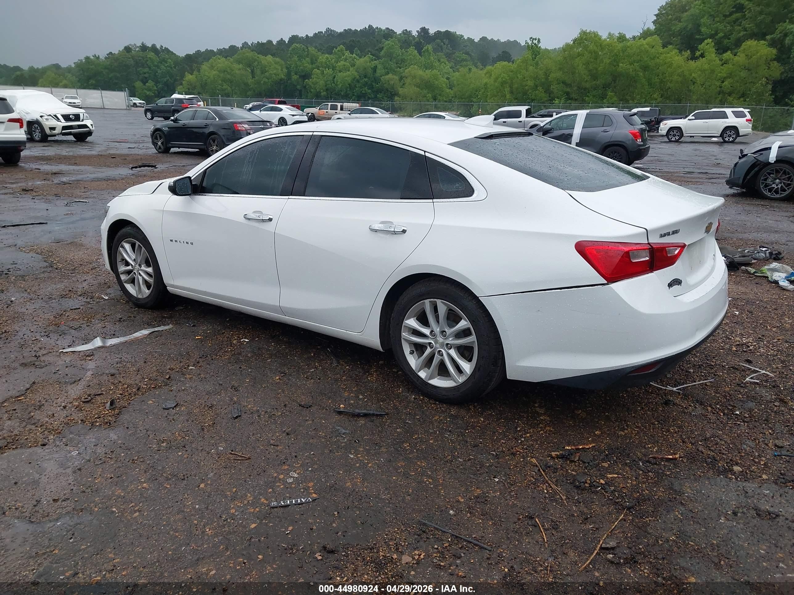 2018 Chevrolet Malibu Lt White vin: 1G1ZD5ST5JF158566