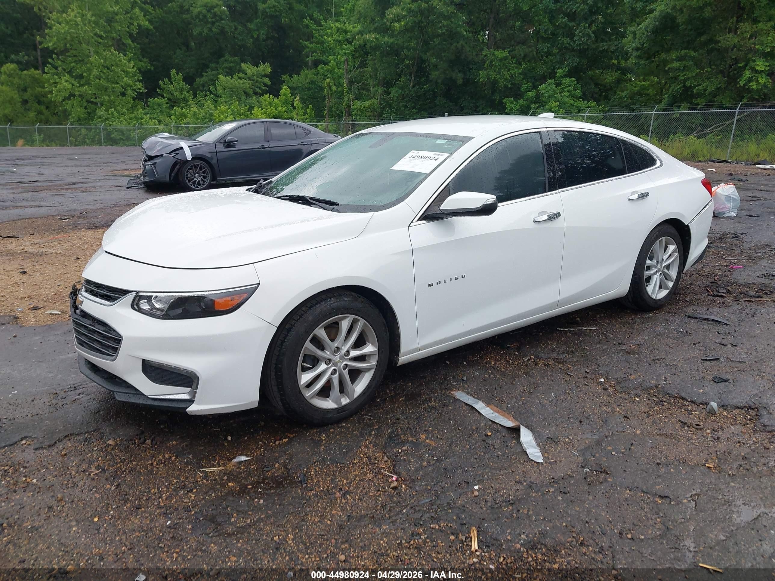 2018 Chevrolet Malibu Lt White vin: 1G1ZD5ST5JF158566