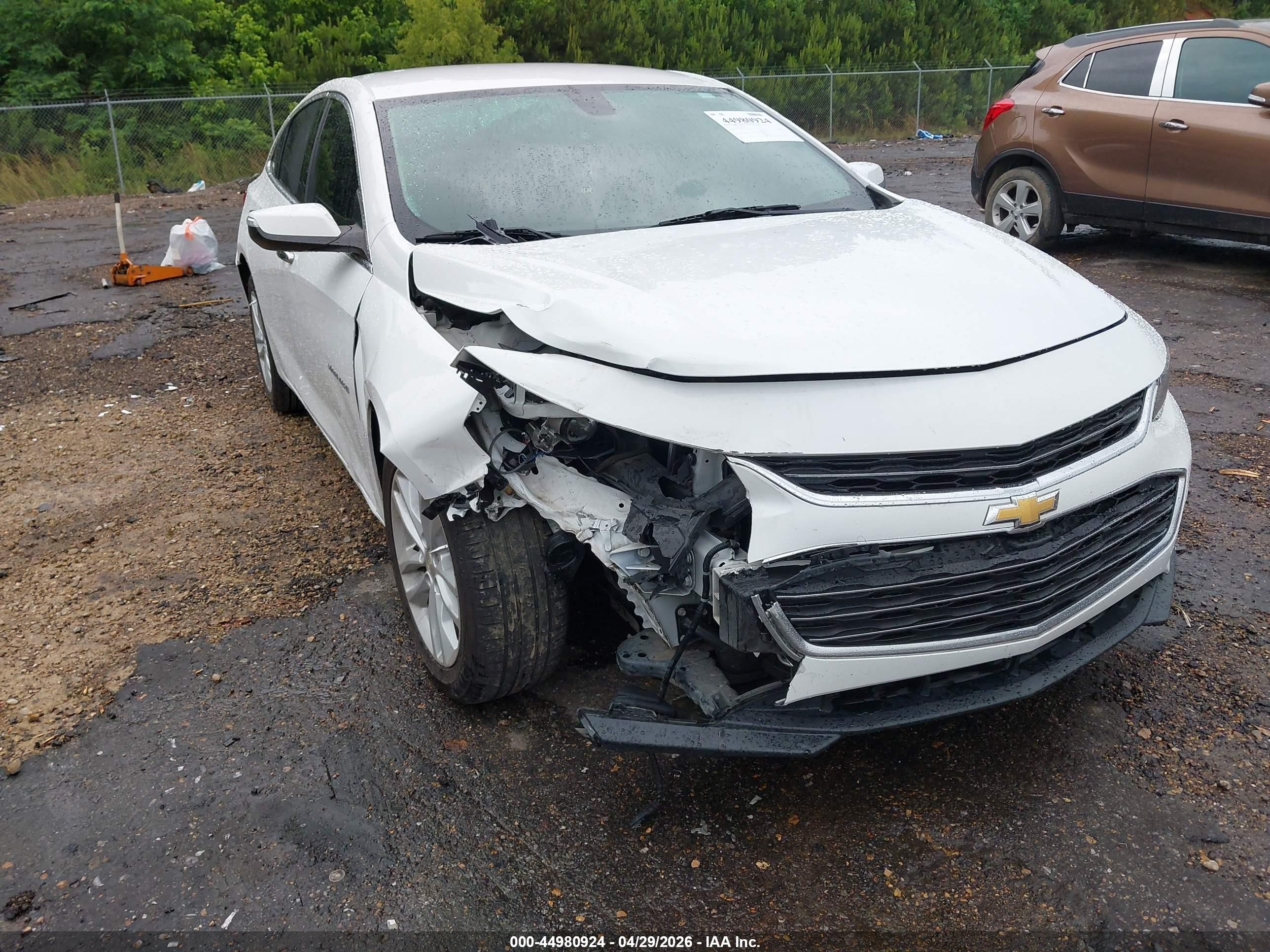 2018 Chevrolet Malibu Lt White vin: 1G1ZD5ST5JF158566