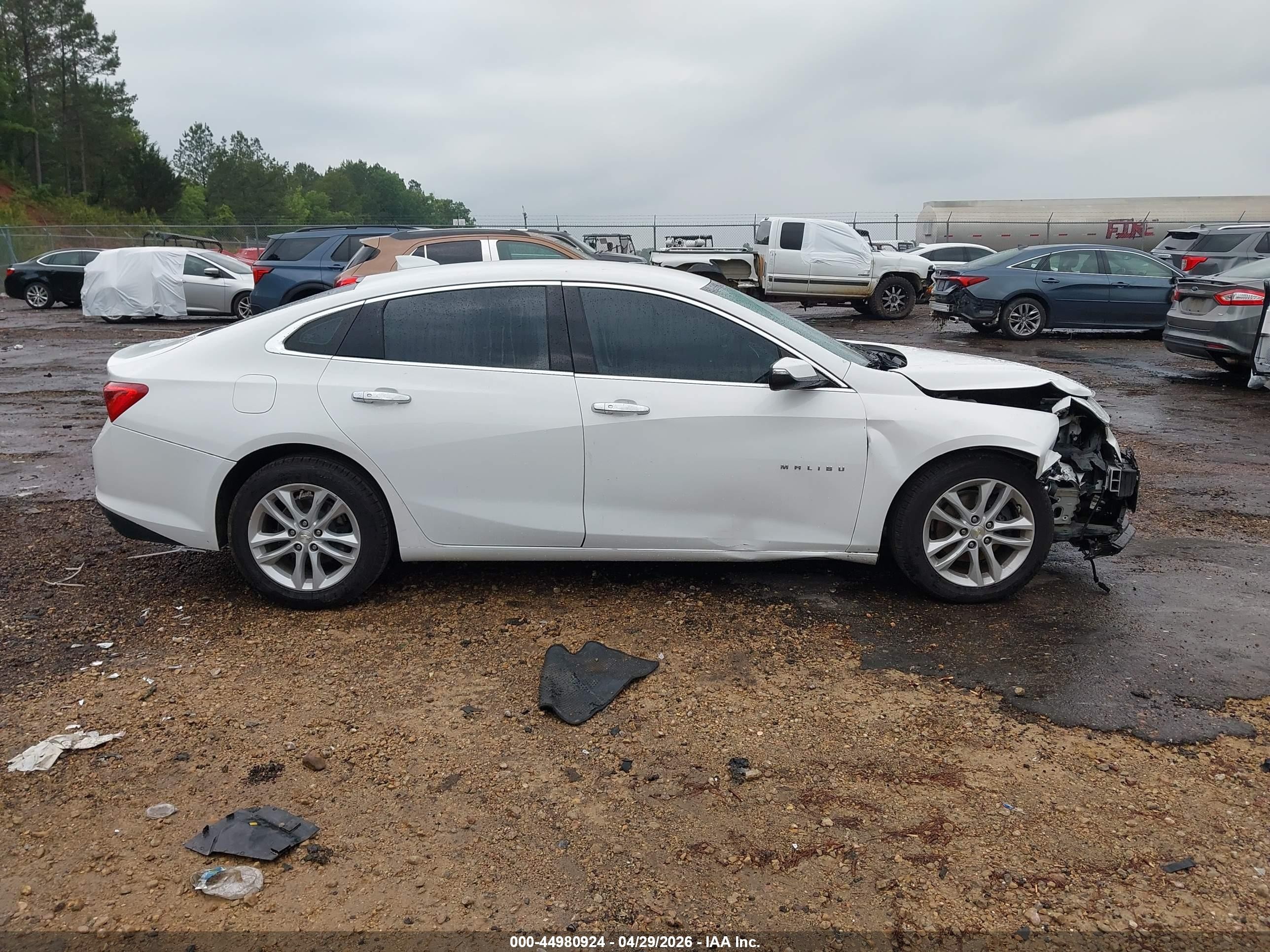 2018 Chevrolet Malibu Lt White vin: 1G1ZD5ST5JF158566
