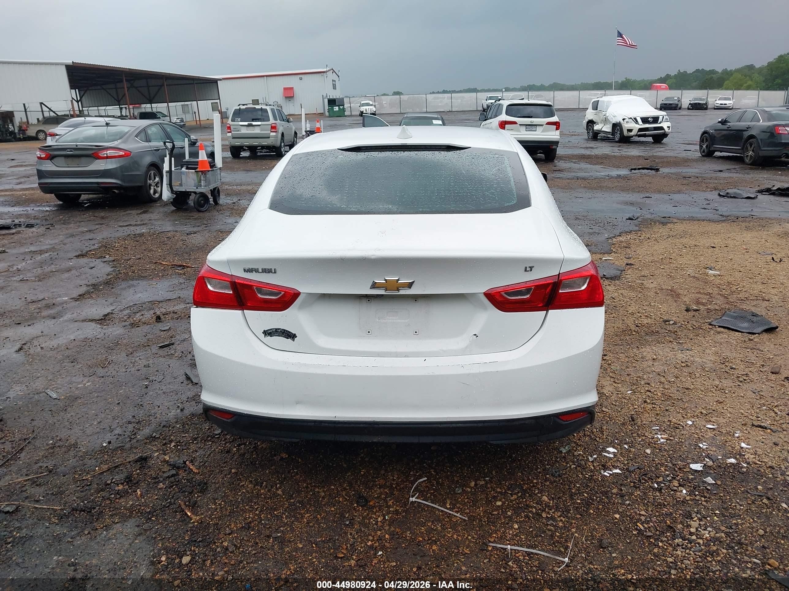 2018 Chevrolet Malibu Lt White vin: 1G1ZD5ST5JF158566