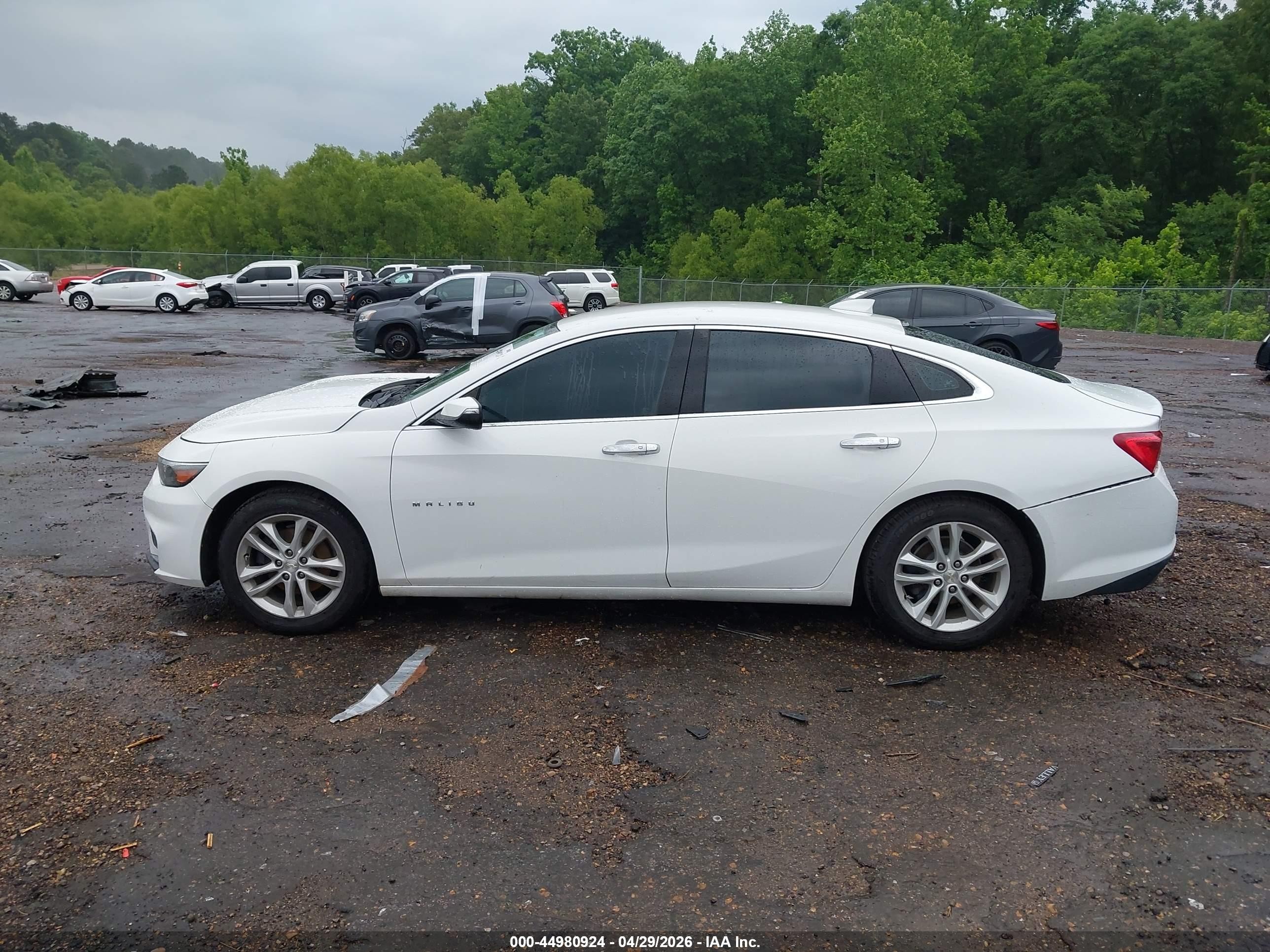 2018 Chevrolet Malibu Lt White vin: 1G1ZD5ST5JF158566