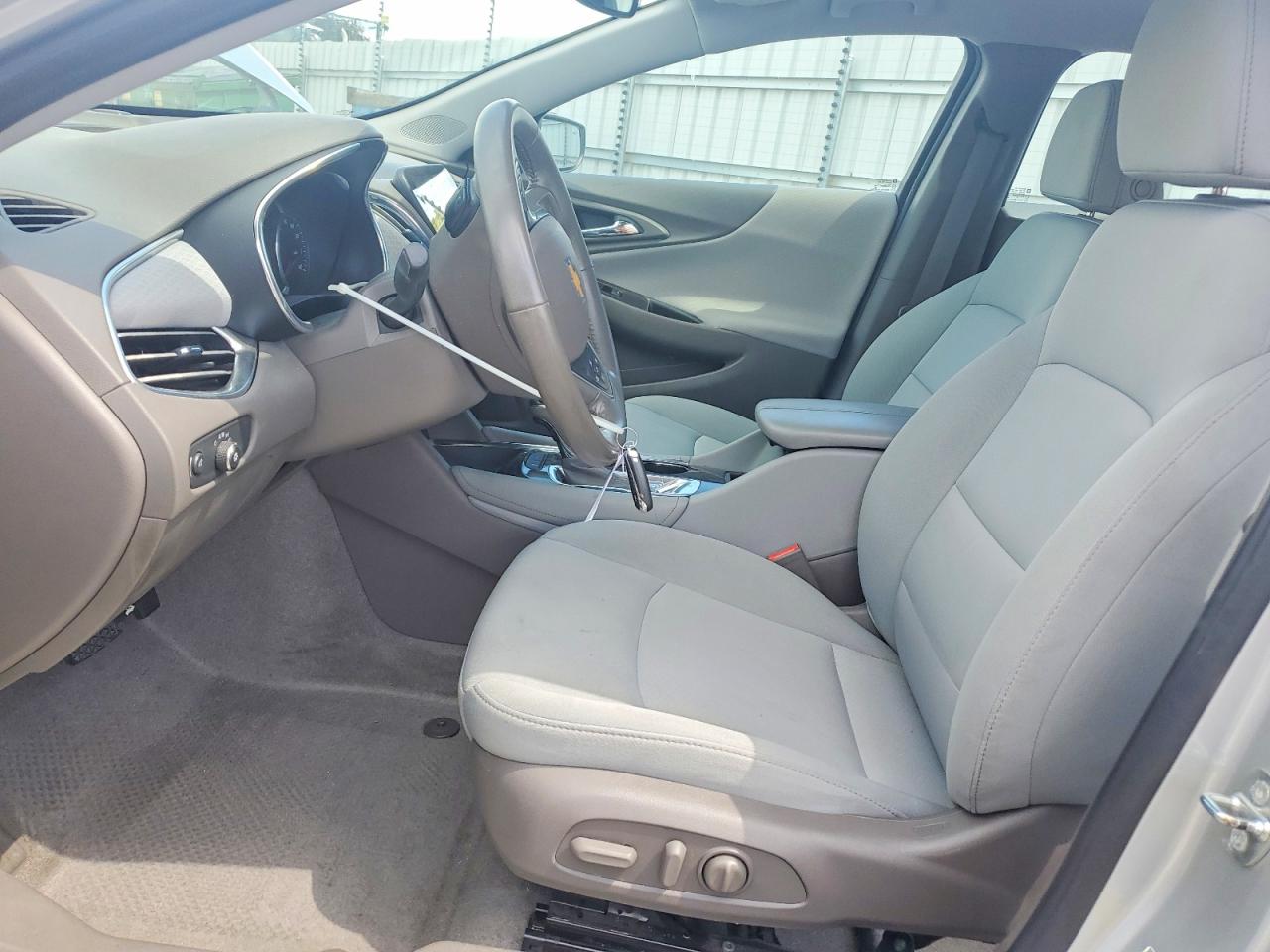 2018 Chevrolet Malibu Lt Серебряный vin: 1G1ZD5ST5JF208009