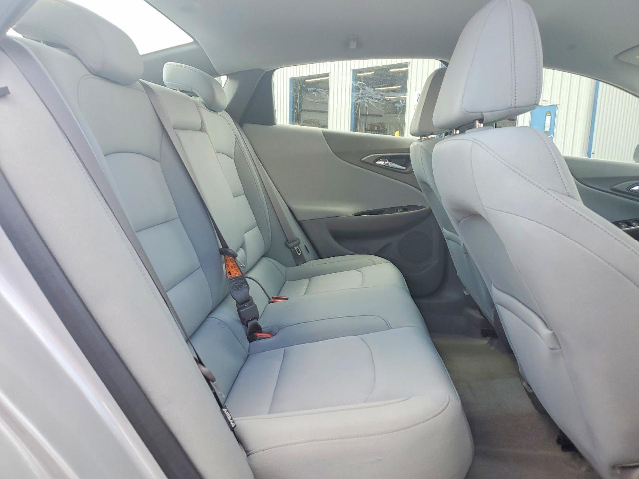 2018 Chevrolet Malibu Lt Серебряный vin: 1G1ZD5ST5JF208009