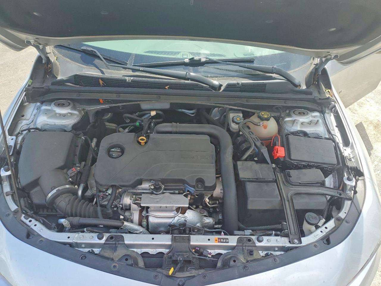 2018 Chevrolet Malibu Lt Серебряный vin: 1G1ZD5ST5JF208009