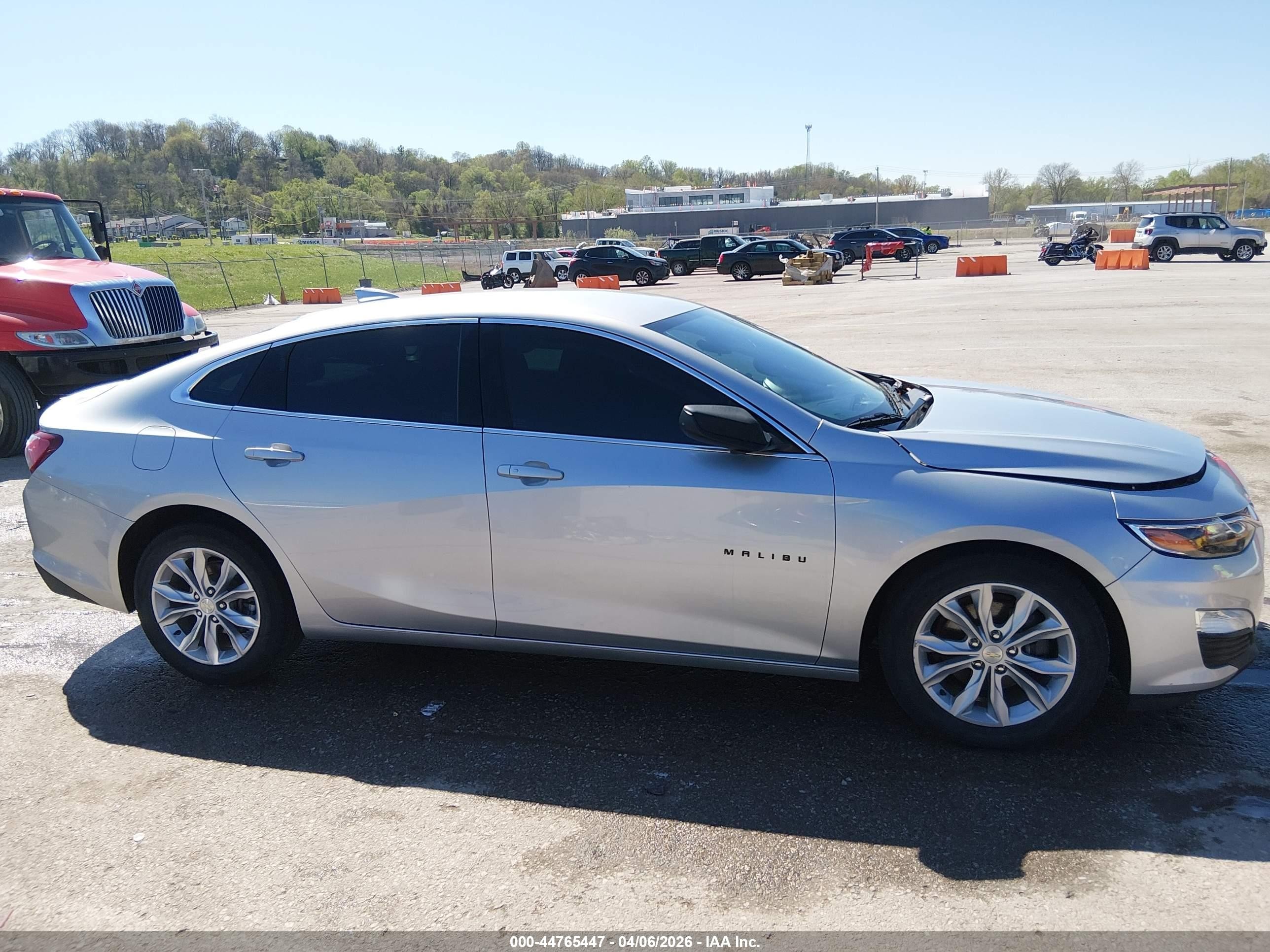 2019 Chevrolet Malibu Lt Silver vin: 1G1ZD5ST5KF149254