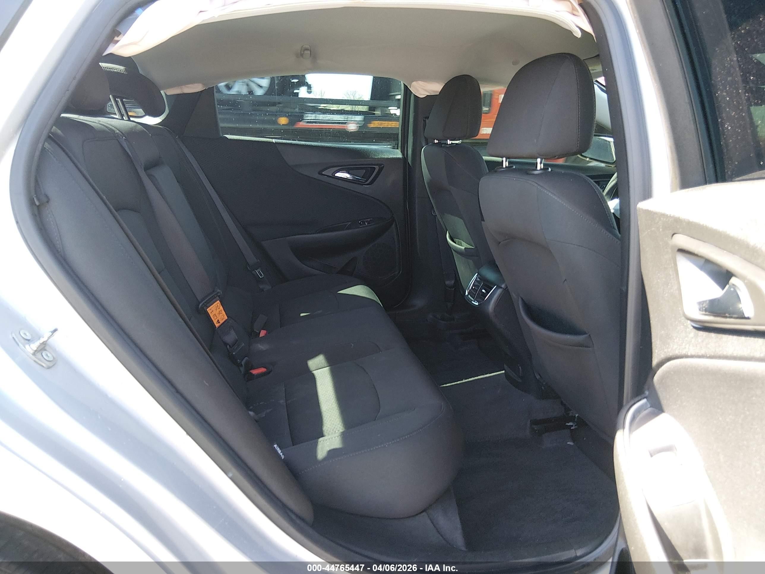 2019 Chevrolet Malibu Lt Silver vin: 1G1ZD5ST5KF149254