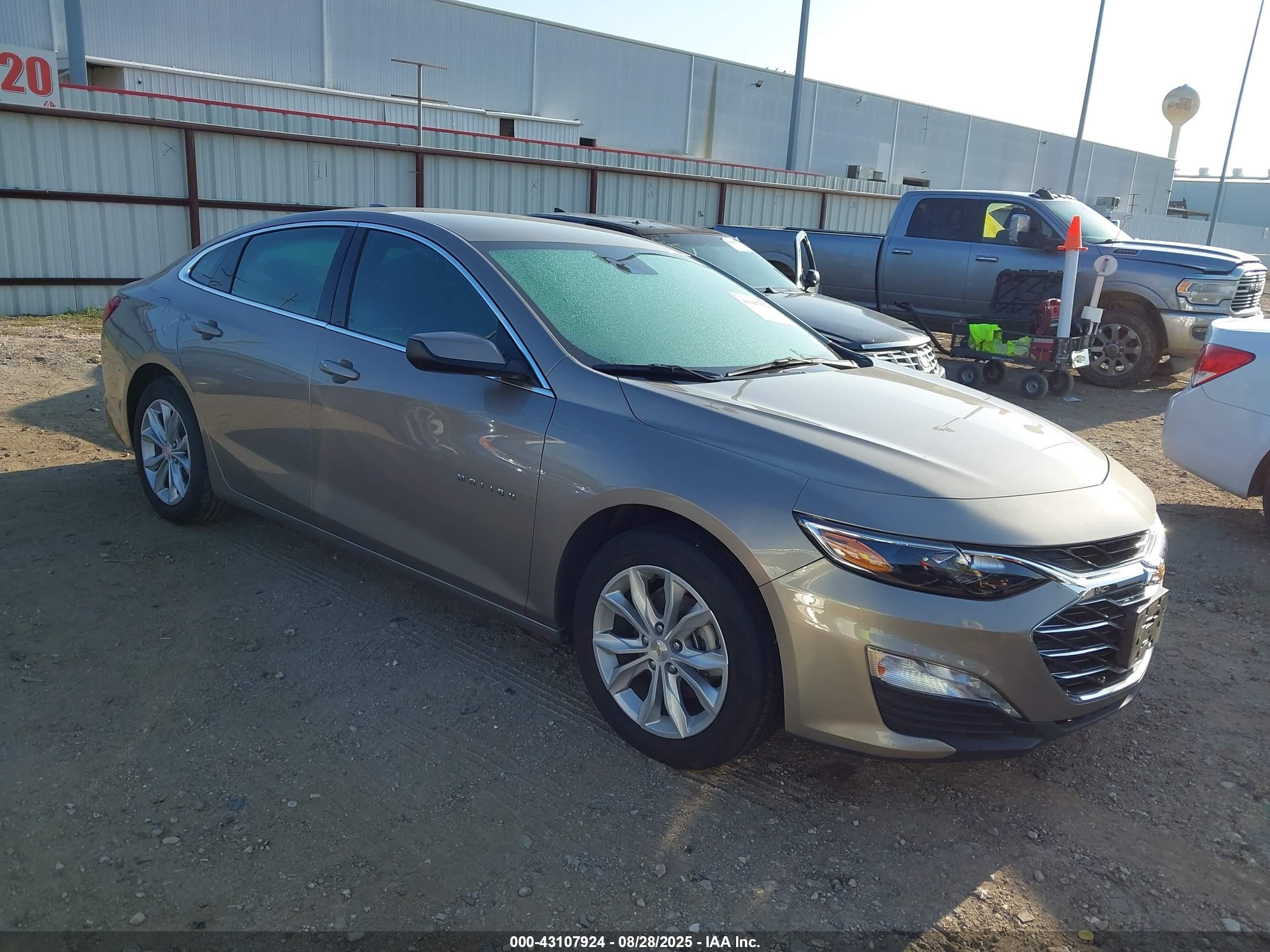 1G1ZD5ST5SF138013