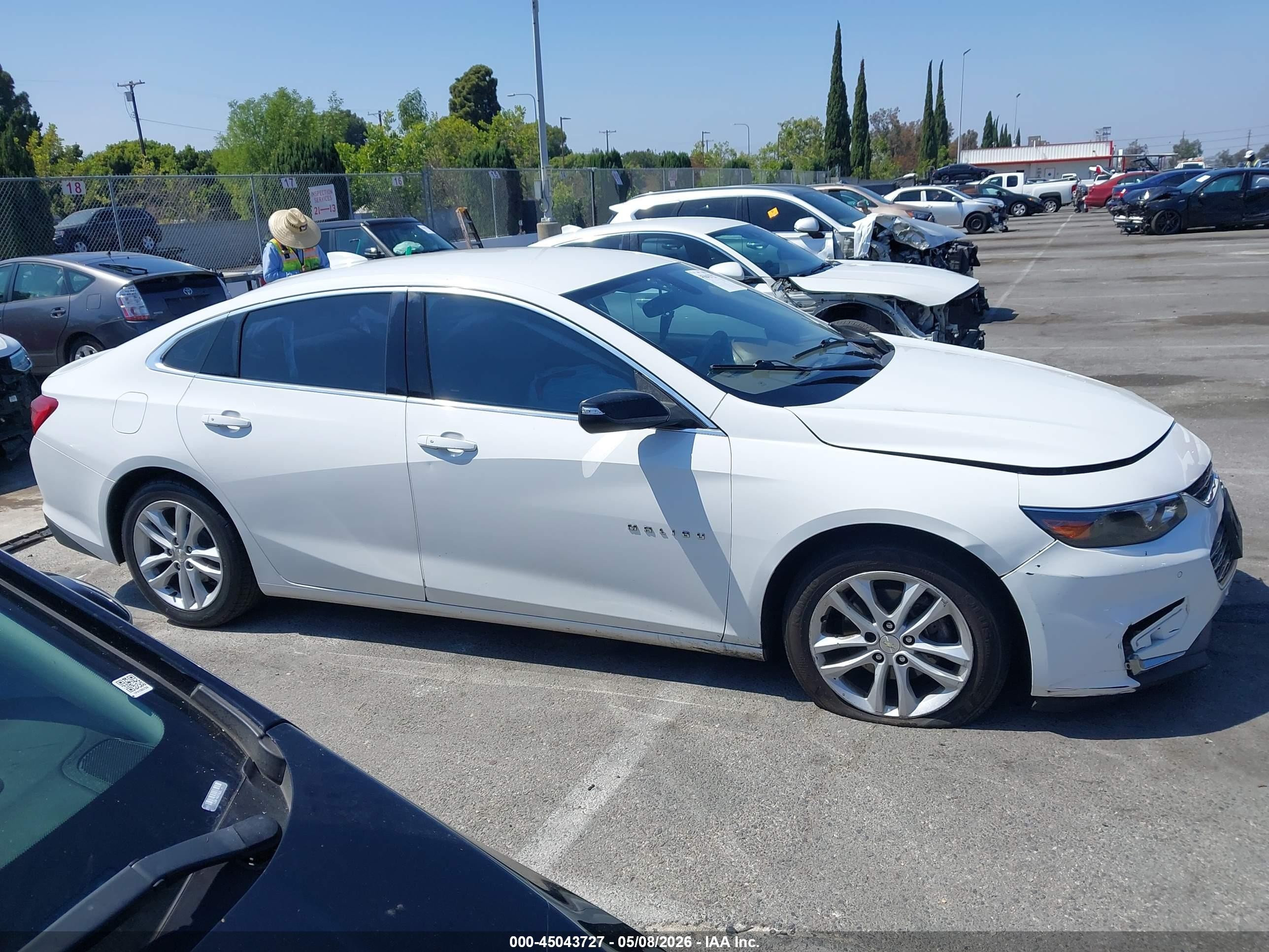 2018 Chevrolet Malibu Lt White vin: 1G1ZD5ST6JF197912