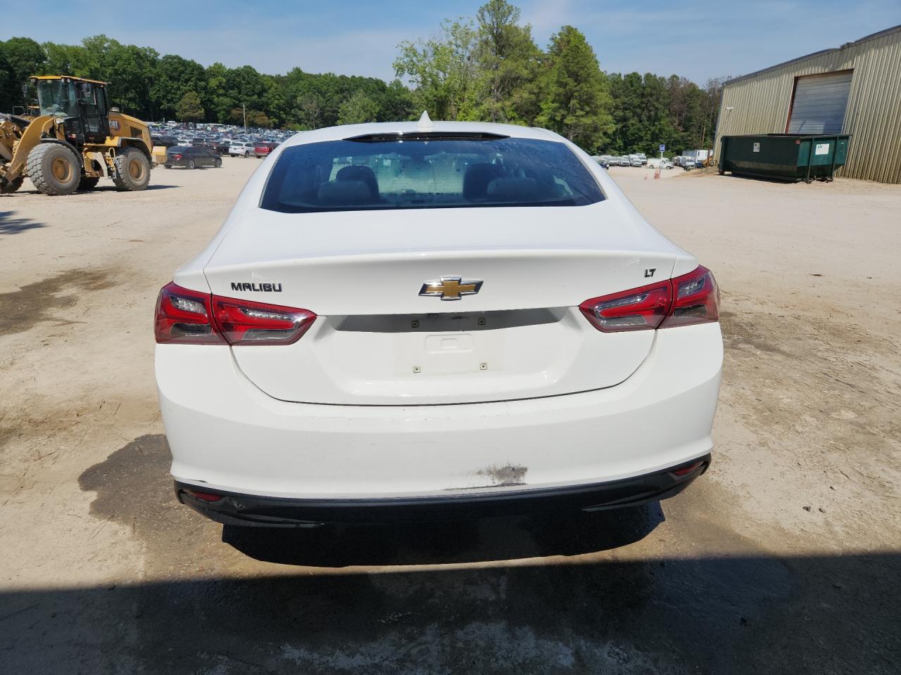 2022 Chevrolet Malibu Lt White vin: 1G1ZD5ST6NF181473 Damage: Rear Bumper, Scraped, 6 To 7 Inches