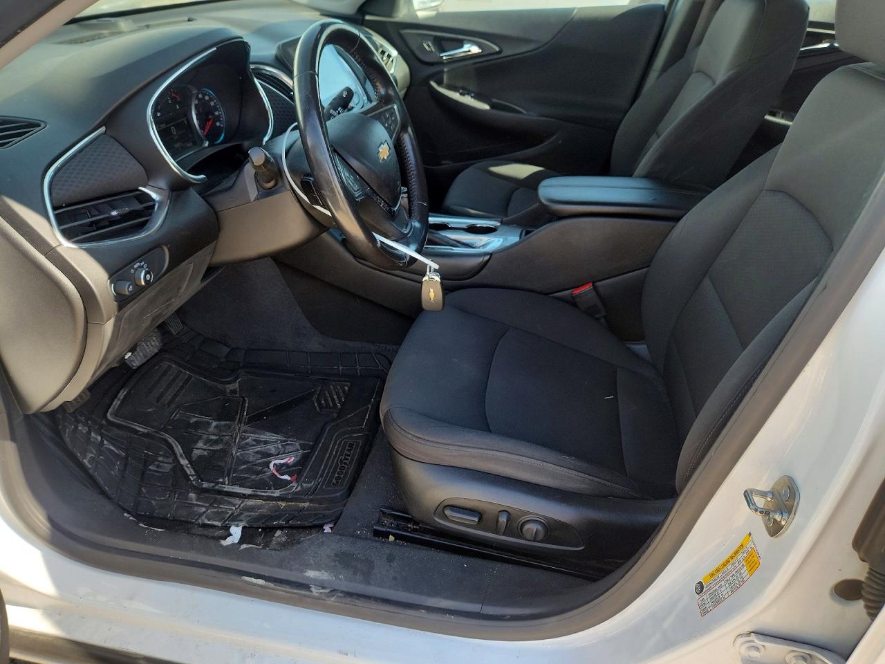 2018 Chevrolet Malibu Lt White vin: 1G1ZD5ST7JF288283