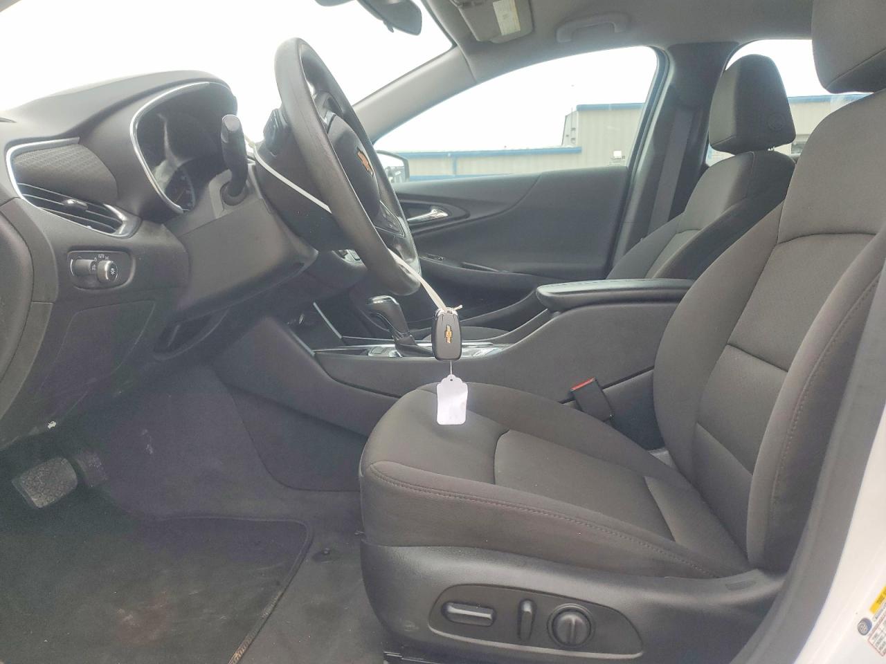 2020 Chevrolet Malibu Lt Белый vin: 1G1ZD5ST7LF071867