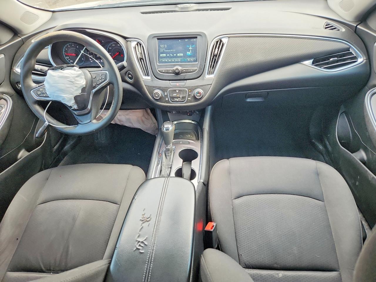 2018 Chevrolet Malibu Lt Silver vin: 1G1ZD5ST8JF210983