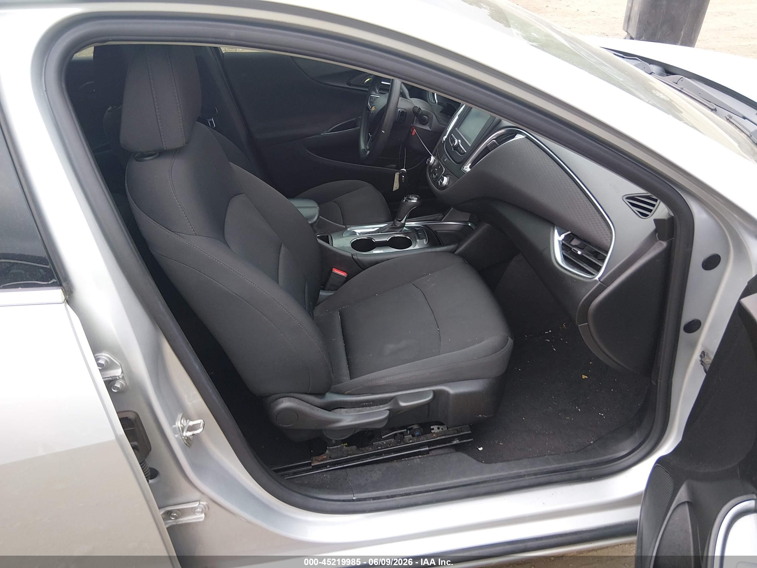 2018 Chevrolet Malibu Lt Silver vin: 1G1ZD5ST8JF265014