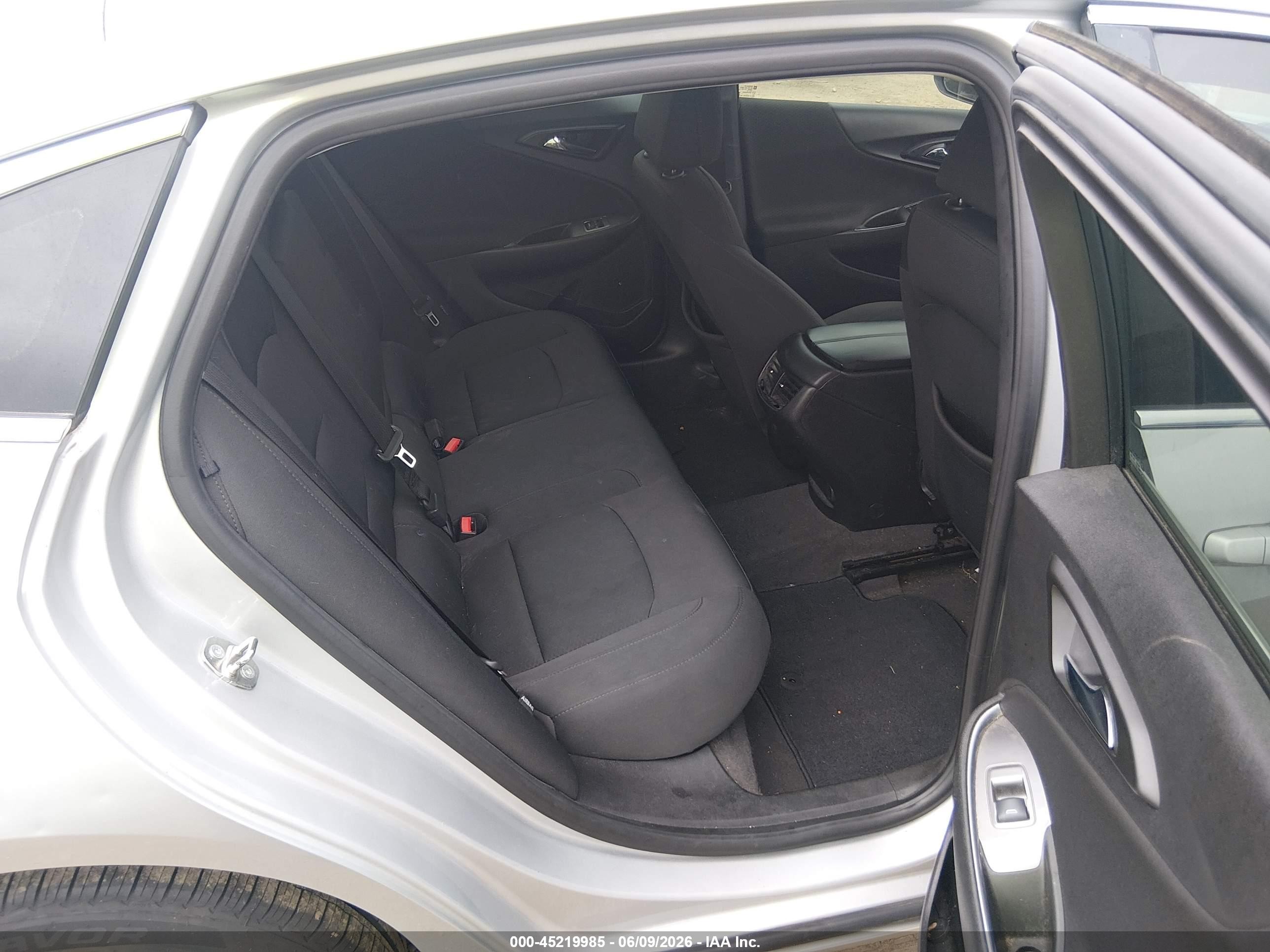 2018 Chevrolet Malibu Lt Silver vin: 1G1ZD5ST8JF265014