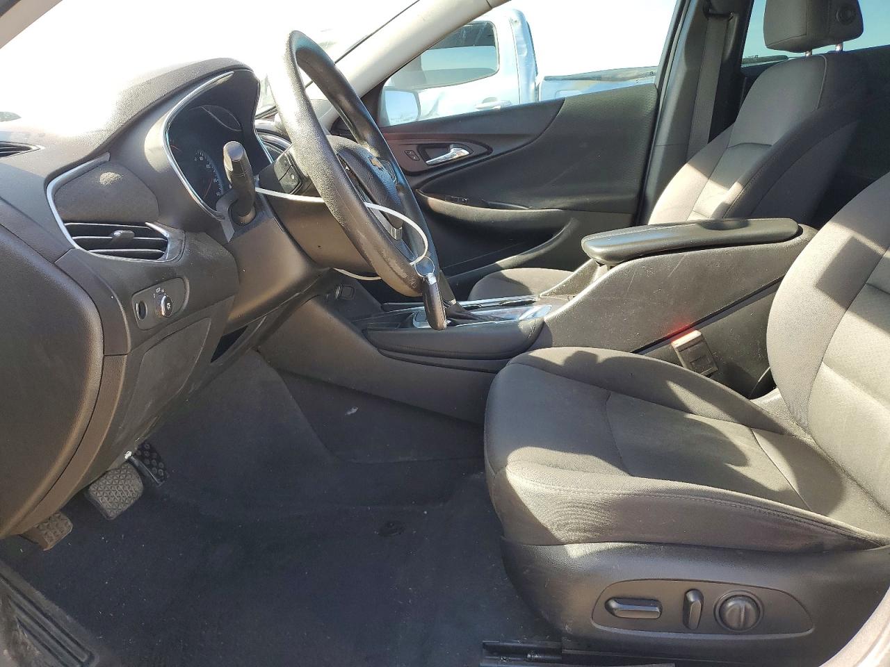 2018 Chevrolet Malibu Lt Серебряный vin: 1G1ZD5ST9JF102632