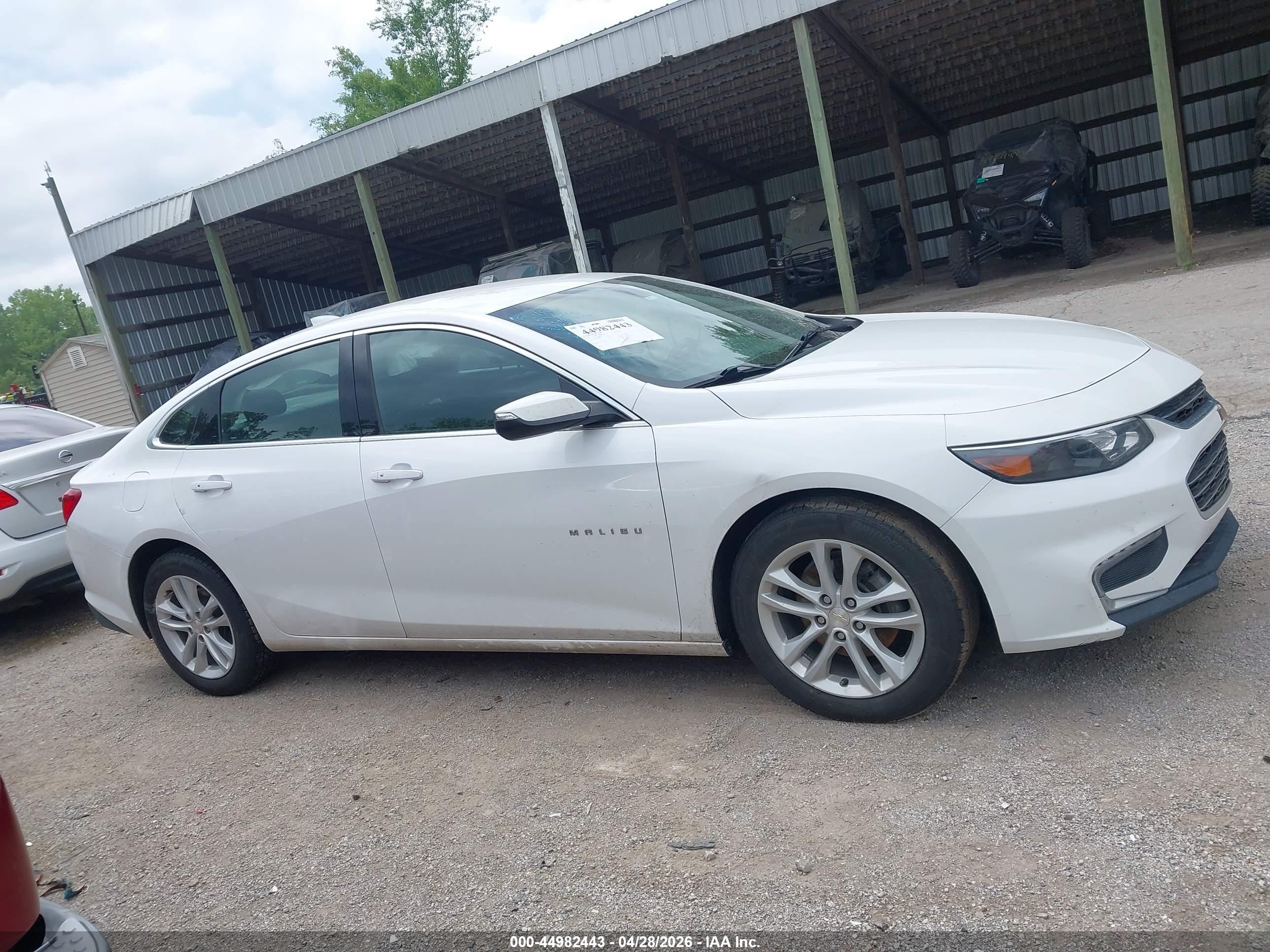 2018 Chevrolet Malibu Lt Белый vin: 1G1ZD5ST9JF226450