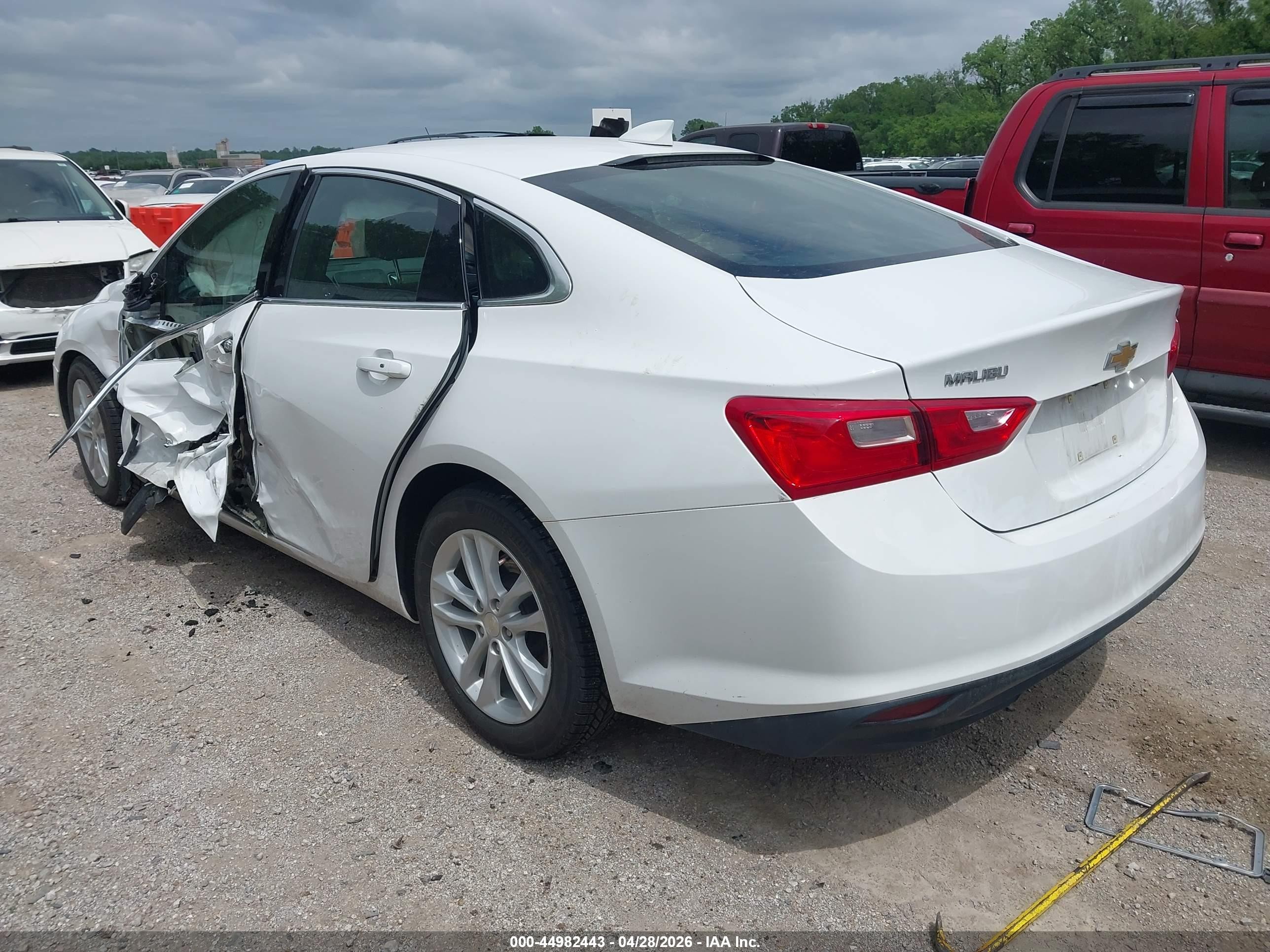 2018 Chevrolet Malibu Lt Белый vin: 1G1ZD5ST9JF226450