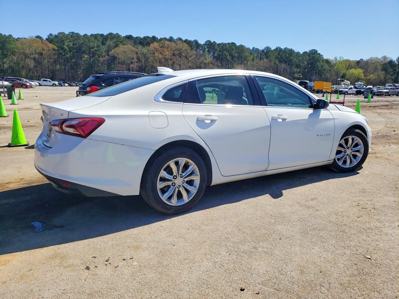 2019 Chevrolet Malibu White vin: 1G1ZD5ST9KF152352