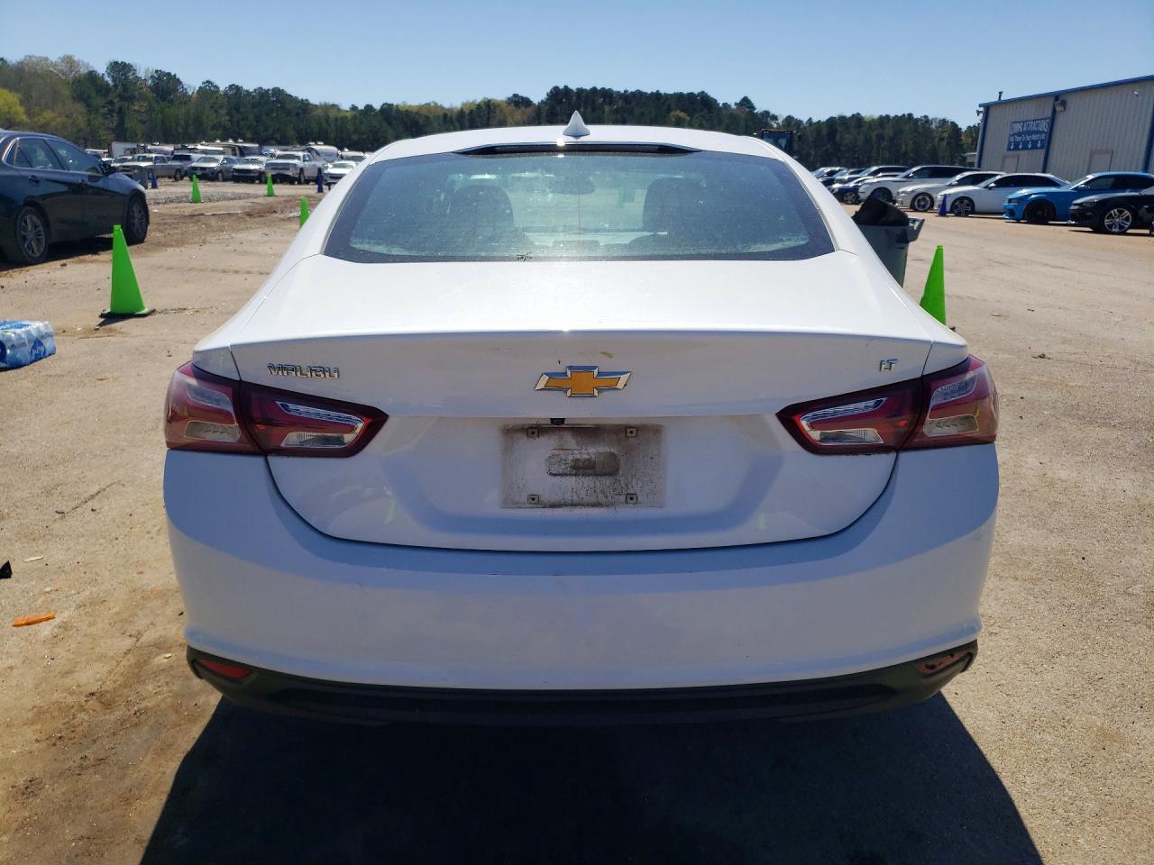 2019 Chevrolet Malibu White vin: 1G1ZD5ST9KF152352