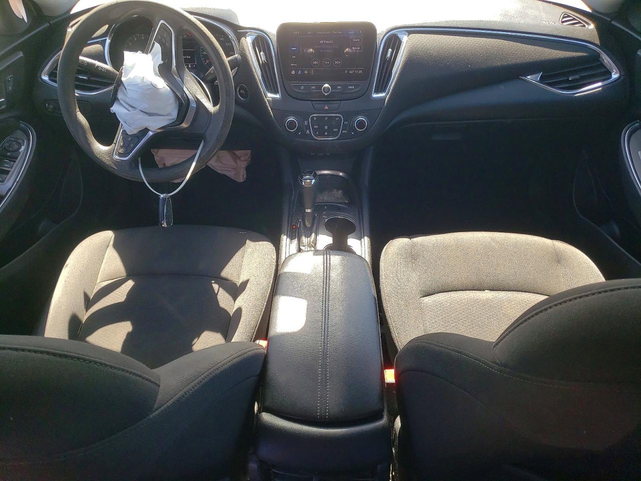 2019 Chevrolet Malibu White vin: 1G1ZD5ST9KF152352
