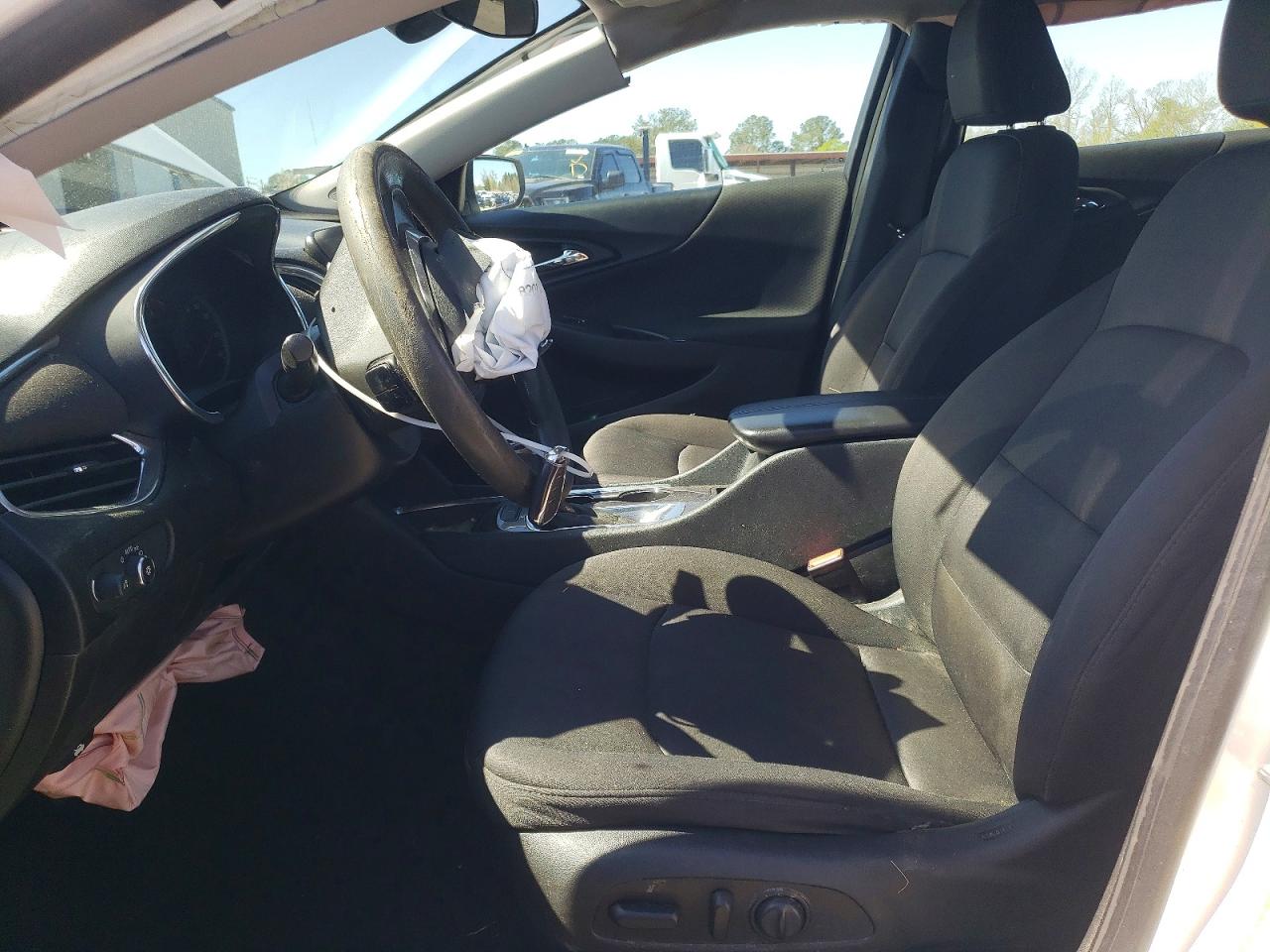 2019 Chevrolet Malibu White vin: 1G1ZD5ST9KF152352