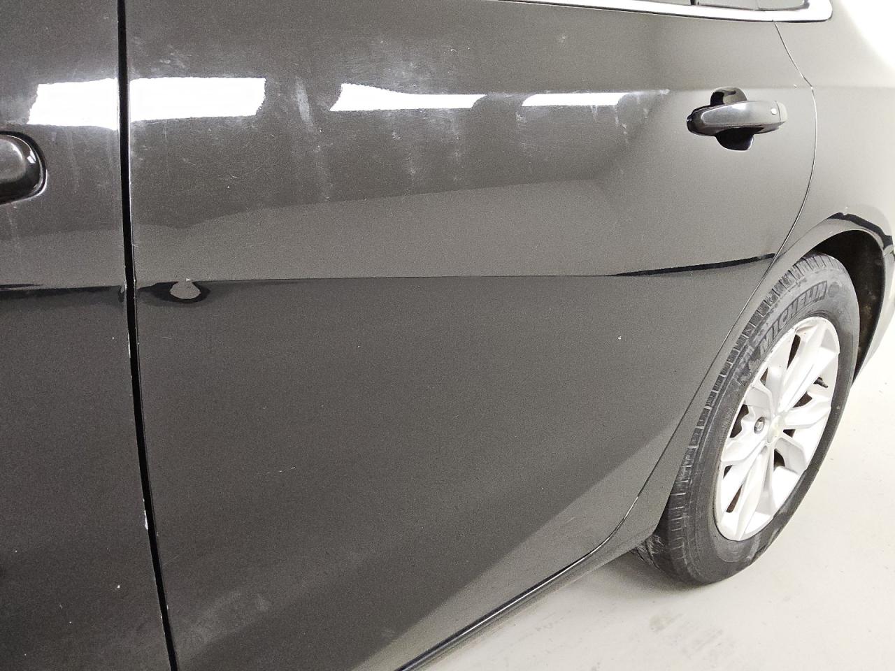 2020 Chevrolet Malibu Lt Черный vin: 1G1ZD5ST9LF028843 Damage: Left Rear Door, Dent(S) W/ Paint Dmg, 1/2 To 1 Inch