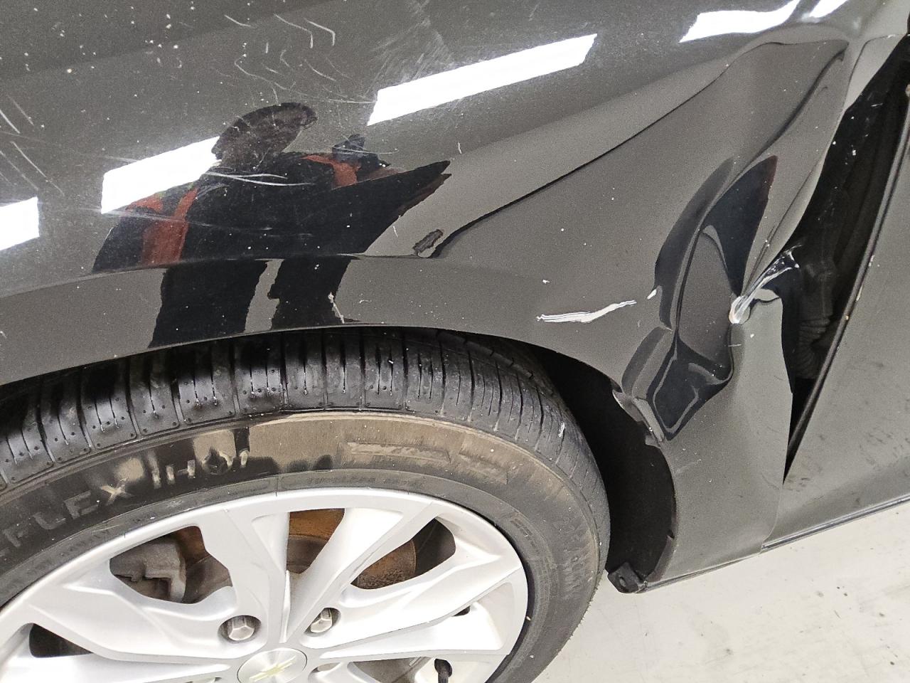 2020 Chevrolet Malibu Lt Черный vin: 1G1ZD5ST9LF028843 Damage: Left Front Fender, Severe Damage, Replacement Required