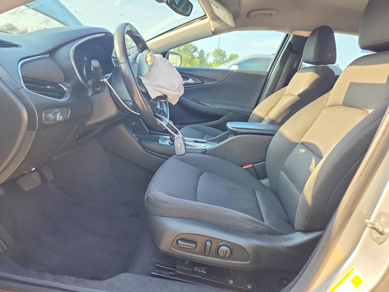 2018 Chevrolet Malibu Lt Серебряный vin: 1G1ZD5STXJF202318
