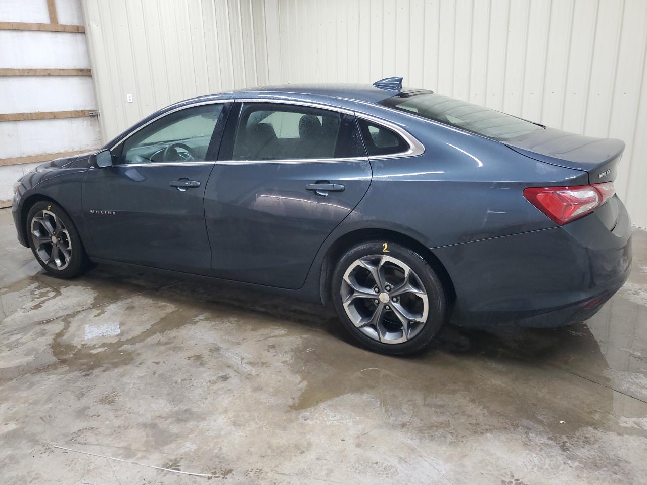 2020 Chevrolet Malibu Lt Синий vin: 1G1ZD5STXLF111925 Damage: Left Rear Tire, Worn, Replacement Required