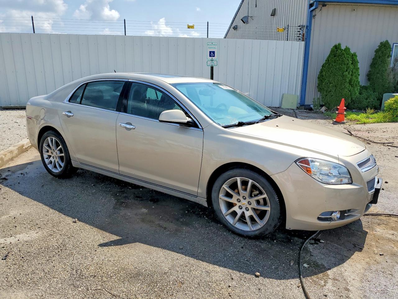 2010 Chevrolet Malibu Ltz Beige vin: 1G1ZE5E70AF208379