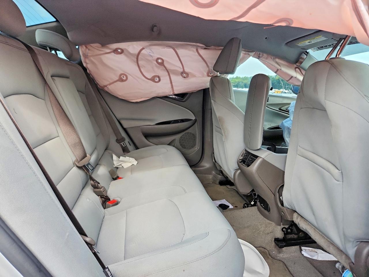 2017 Chevrolet Malibu Lt Серебряный vin: 1G1ZE5ST0HF102168