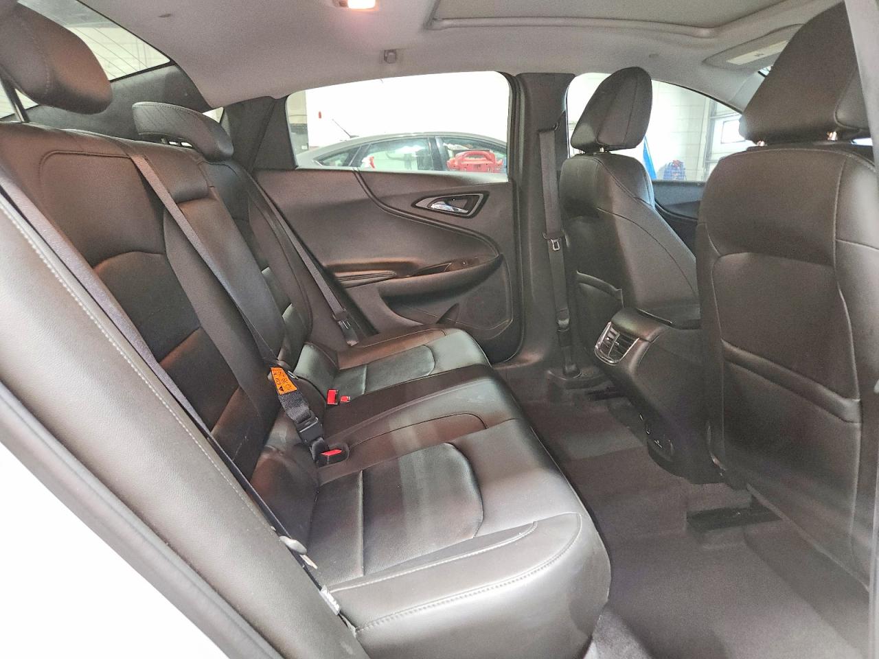 2017 Chevrolet Malibu Lt Серебряный vin: 1G1ZE5ST3HF149582