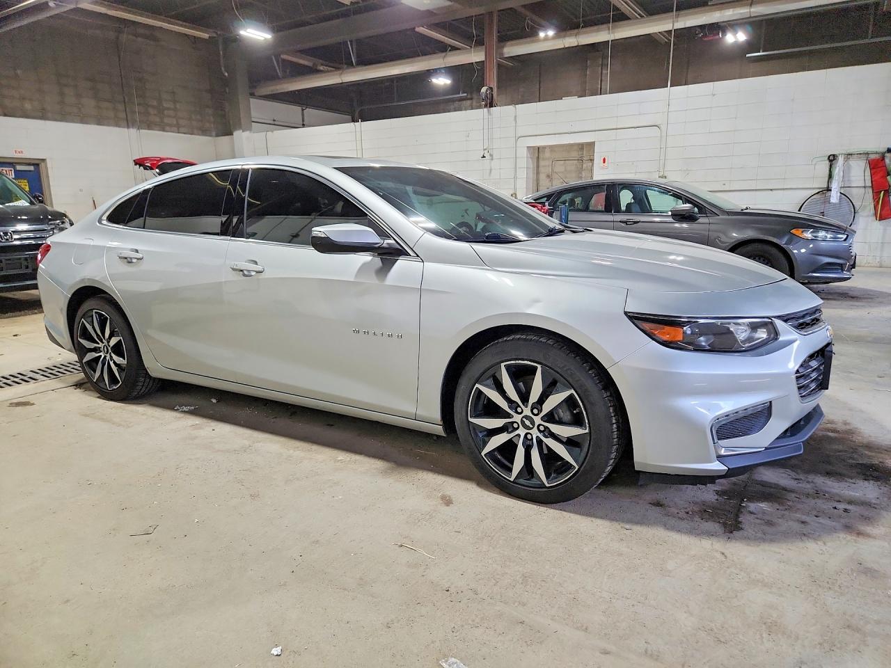2017 Chevrolet Malibu Lt Серебряный vin: 1G1ZE5ST3HF149582