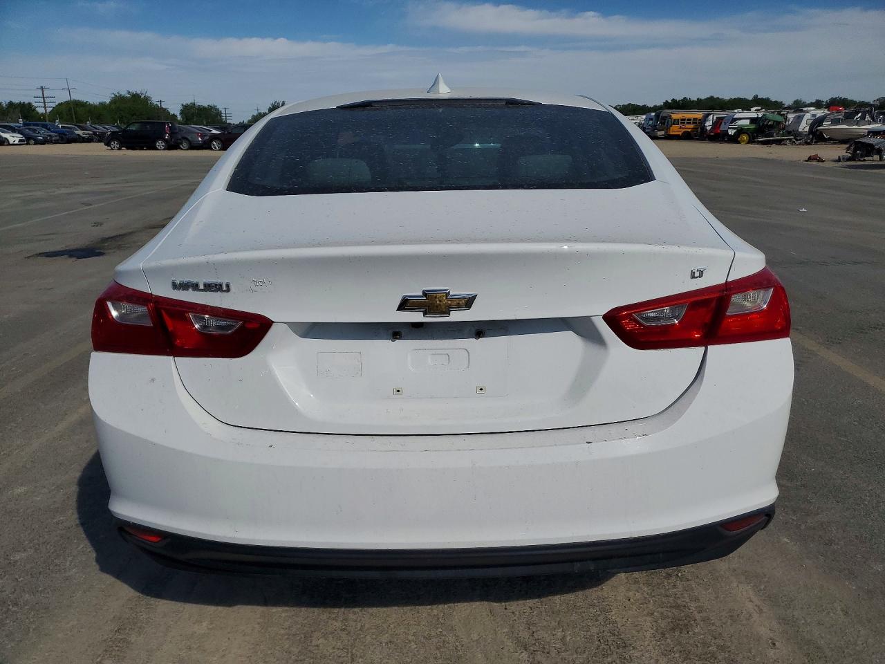 2016 Chevrolet Malibu Lt White vin: 1G1ZE5ST7GF267505