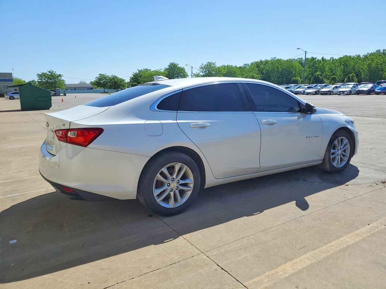 2016 Chevrolet Malibu Lt White vin: 1G1ZE5ST7GF330635
