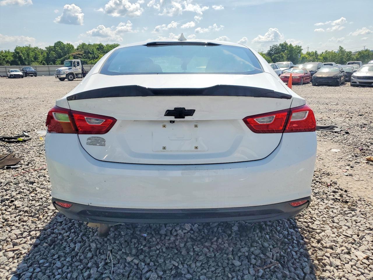 2016 Chevrolet Malibu Lt White vin: 1G1ZE5ST8GF209984