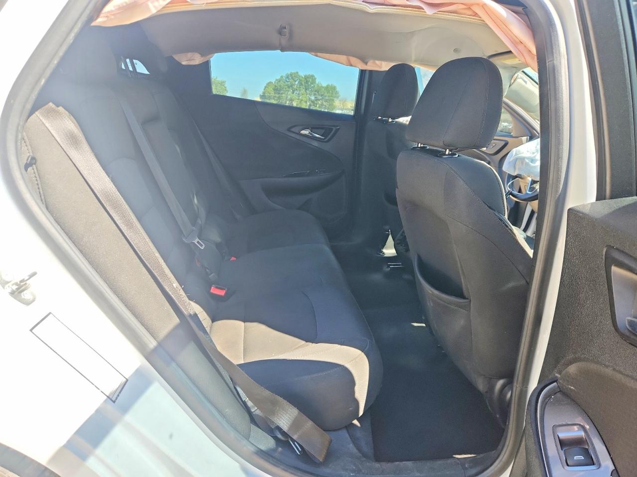 2017 Chevrolet Malibu Lt Белый vin: 1G1ZE5STXHF111122