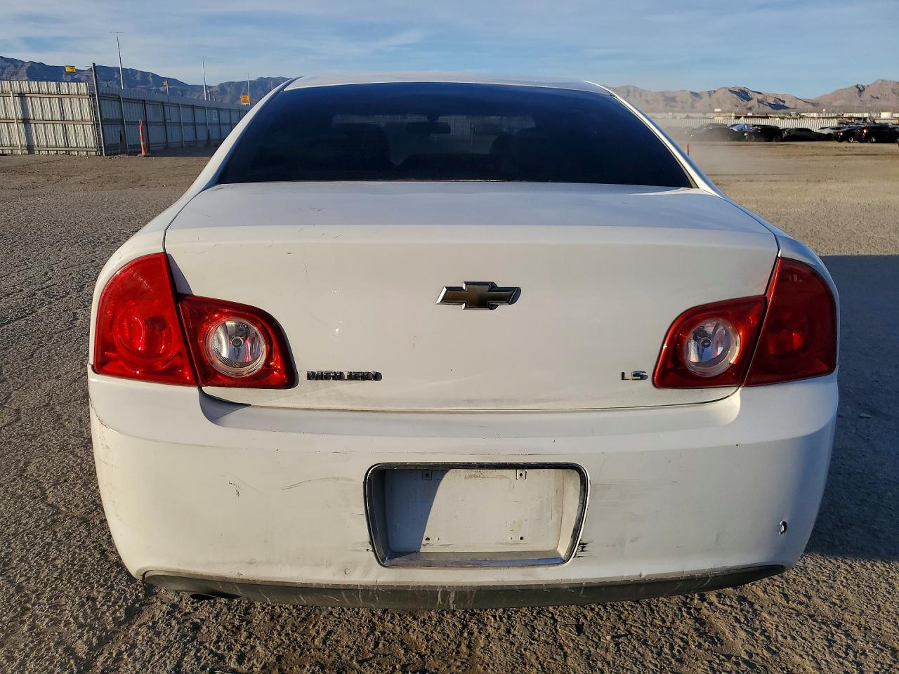 2009 Chevrolet Malibu Ls Белый vin: 1G1ZG57B09F100982