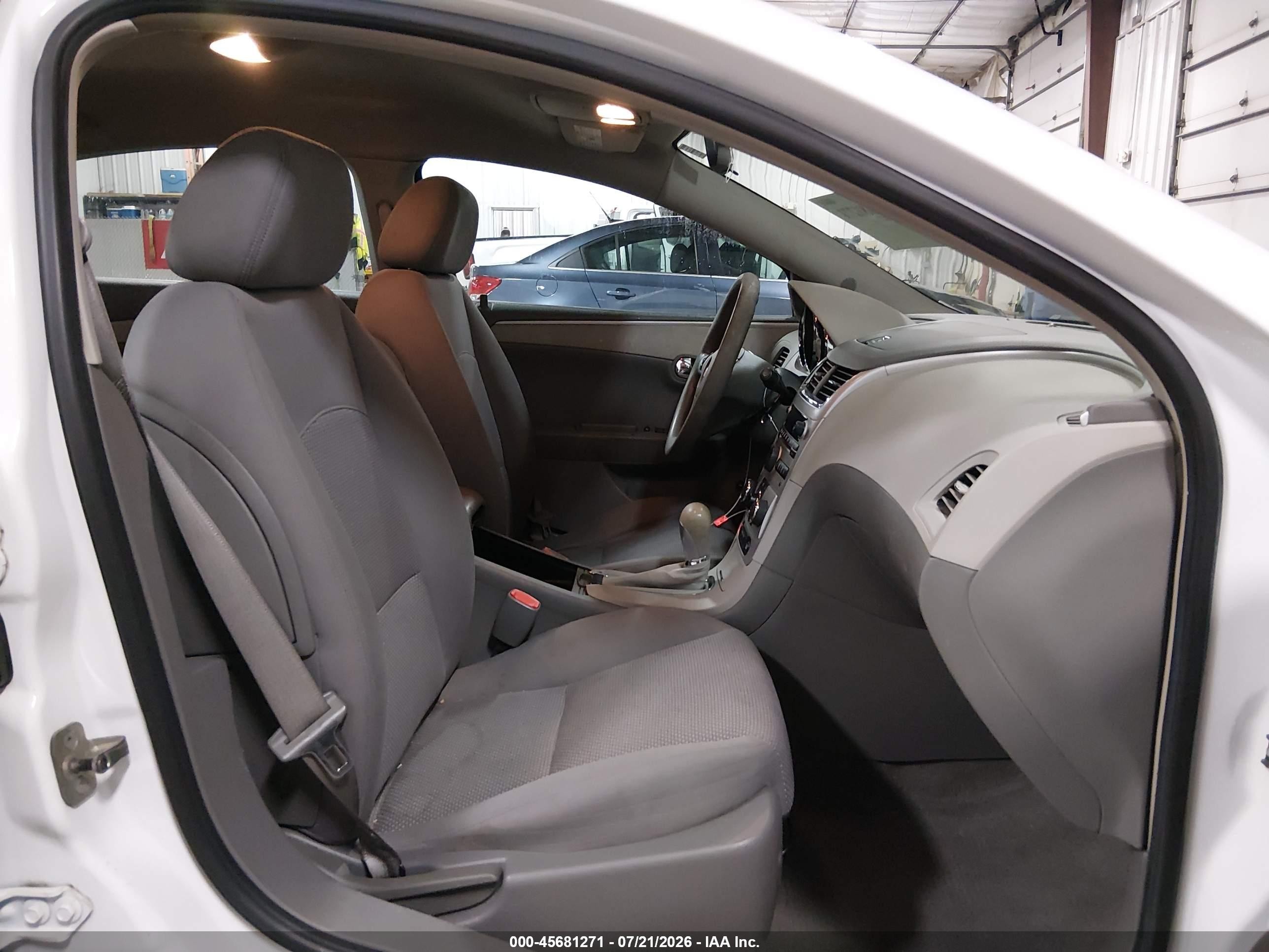 2009 Chevrolet Malibu Ls Белый vin: 1G1ZG57B49F211471