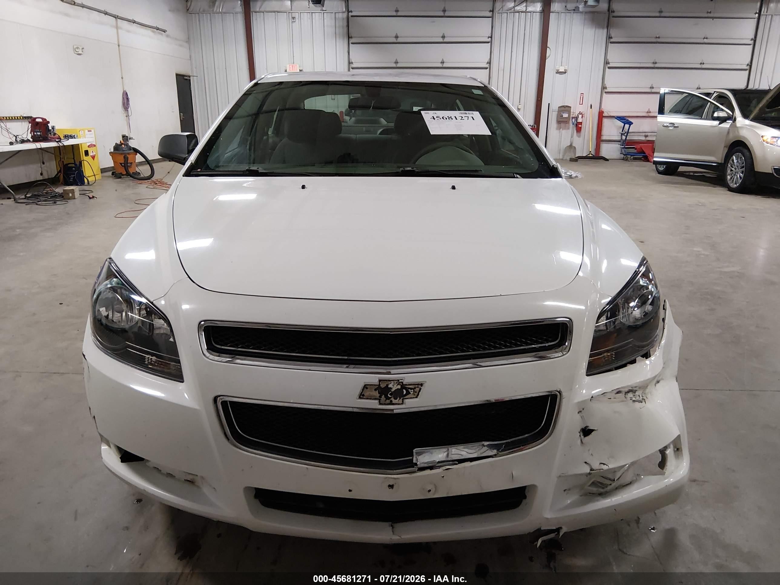 2009 Chevrolet Malibu Ls Белый vin: 1G1ZG57B49F211471