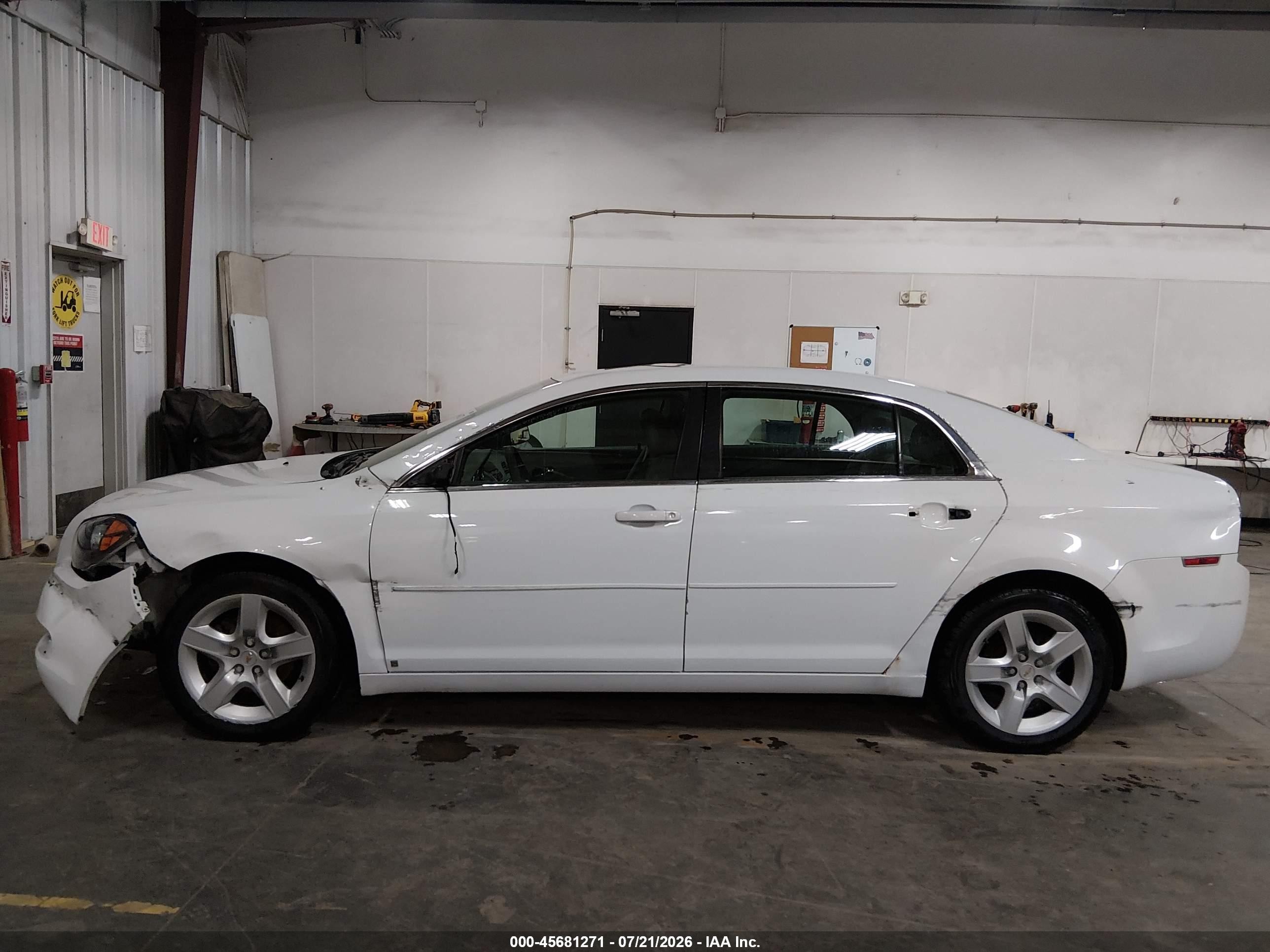 2009 Chevrolet Malibu Ls Белый vin: 1G1ZG57B49F211471