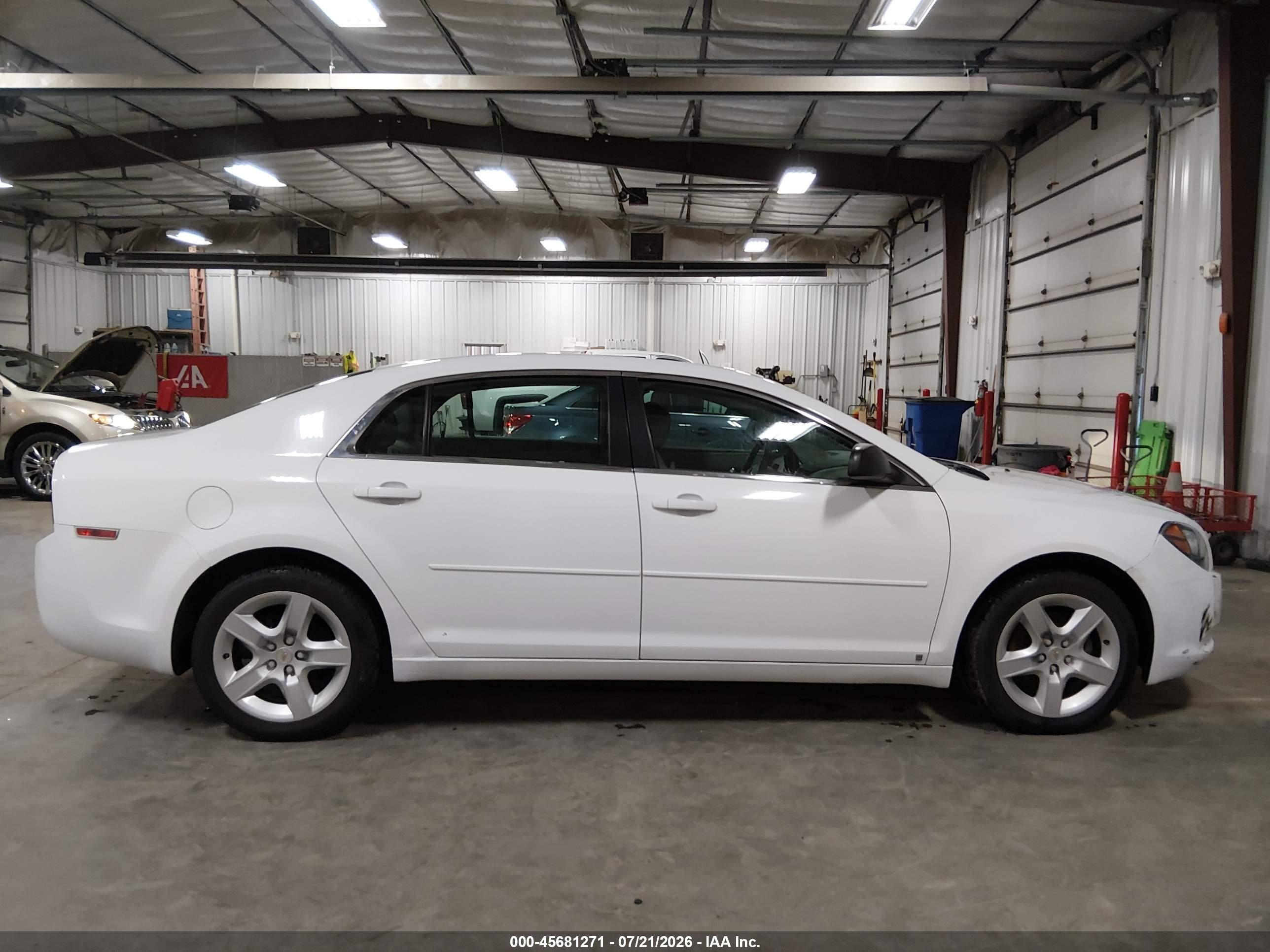 2009 Chevrolet Malibu Ls Белый vin: 1G1ZG57B49F211471