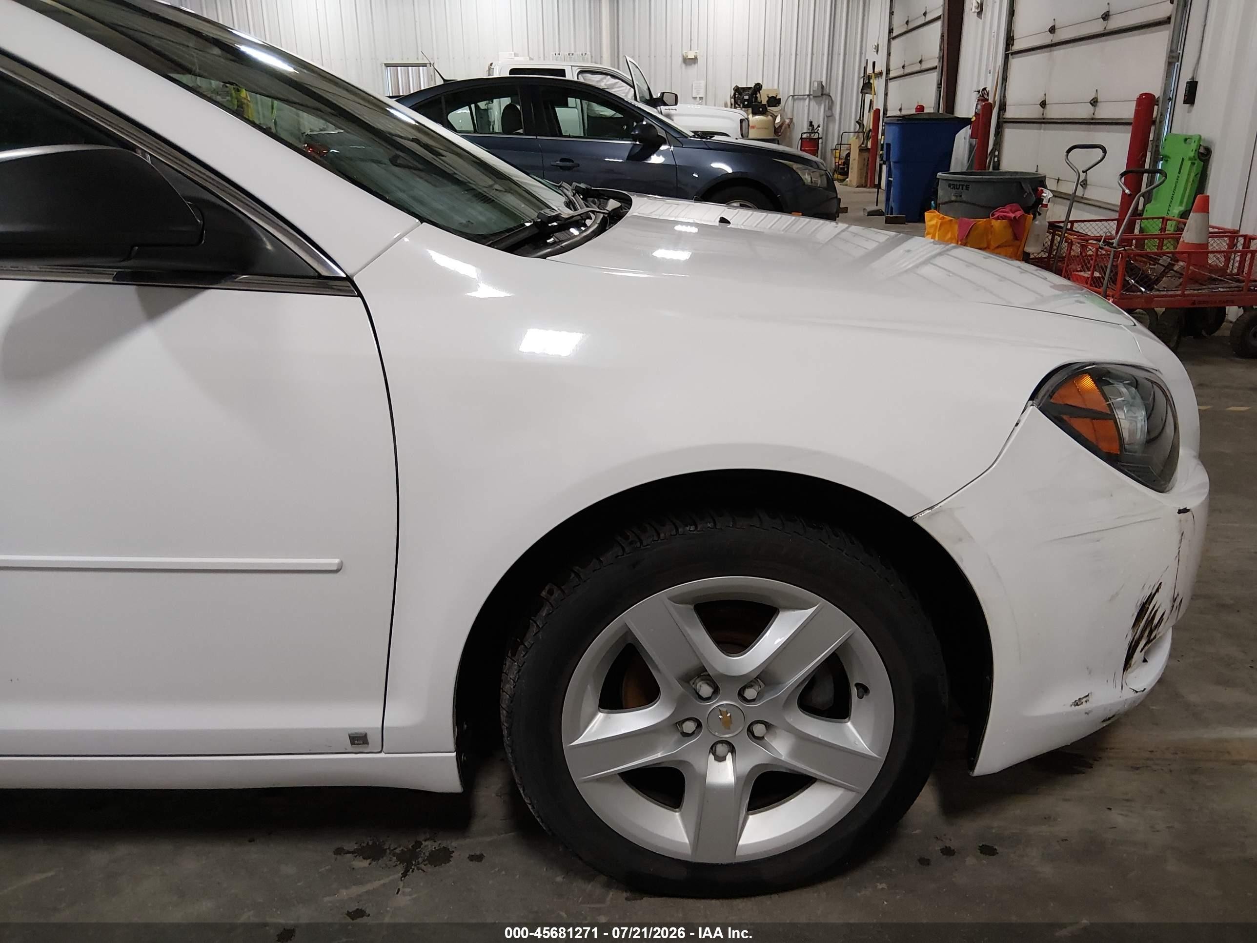 2009 Chevrolet Malibu Ls Белый vin: 1G1ZG57B49F211471