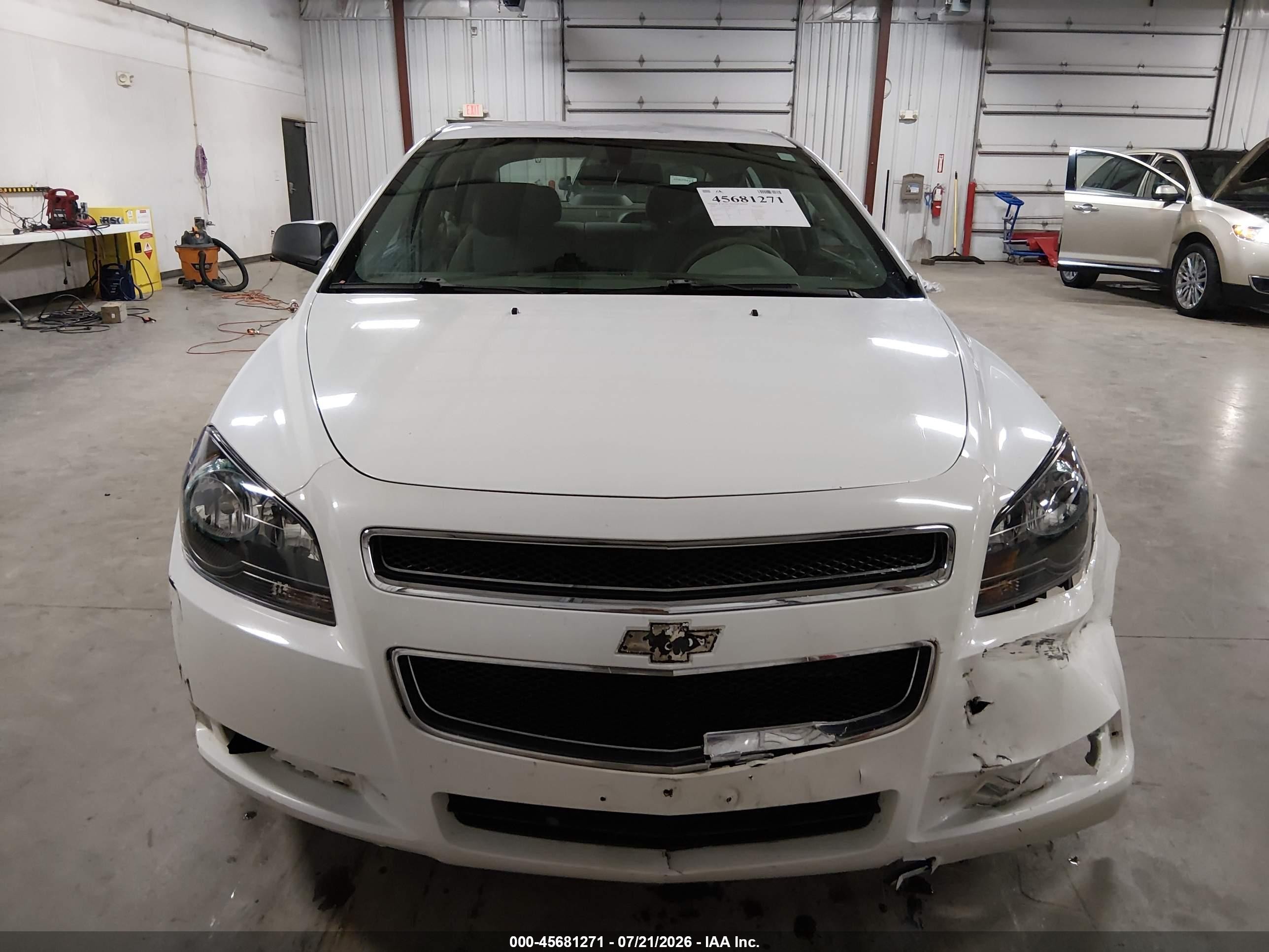 2009 Chevrolet Malibu Ls Белый vin: 1G1ZG57B49F211471